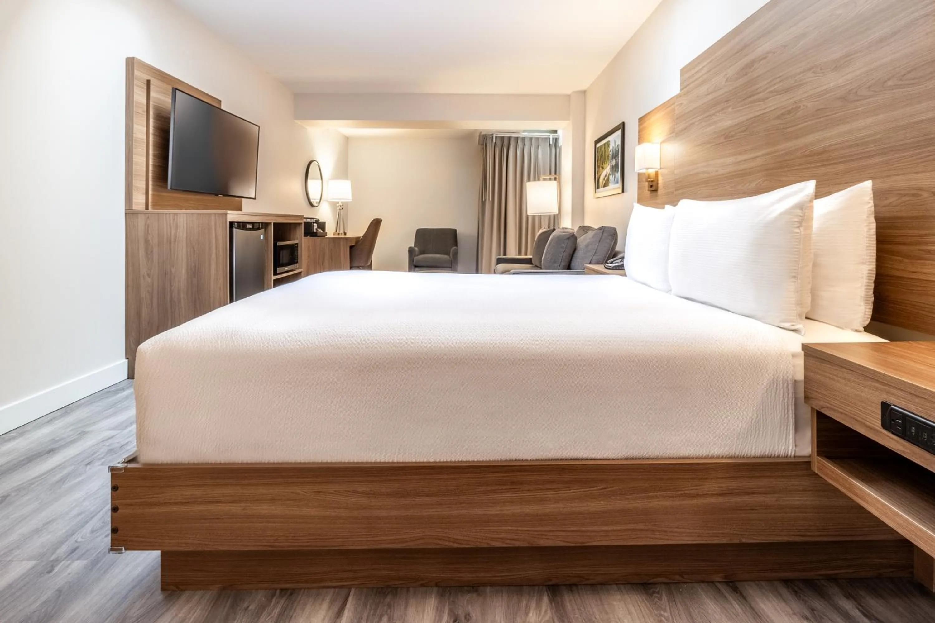 Bedroom, Bed in Atrium Hotel Vancouver