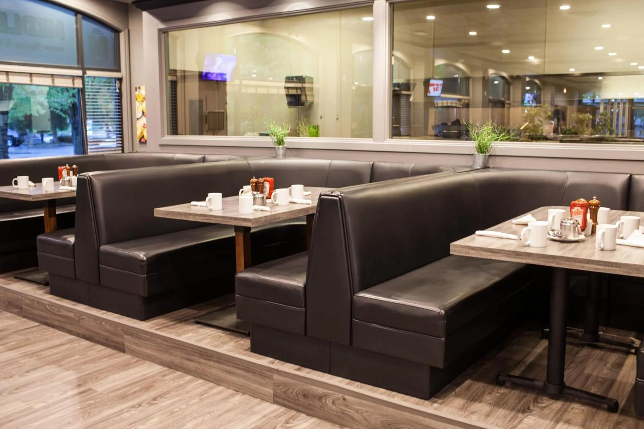 Restaurant/places to eat in Holiday Inn & Suites North Vancouver by IHG