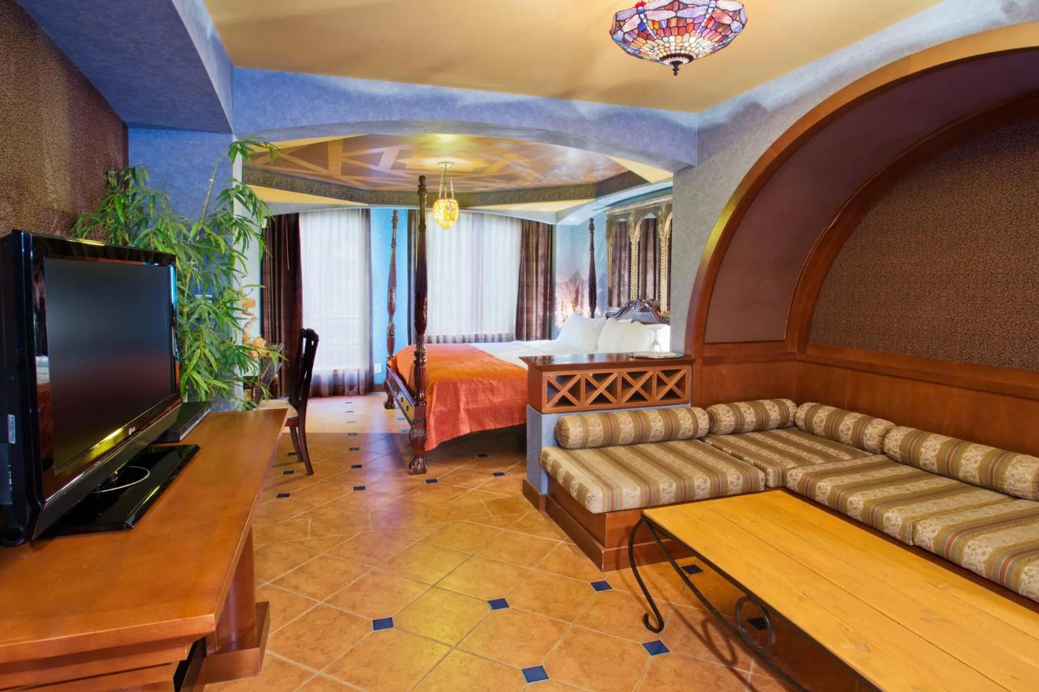 Photo of the whole room, Bed in Holiday Inn & Suites North Vancouver by IHG