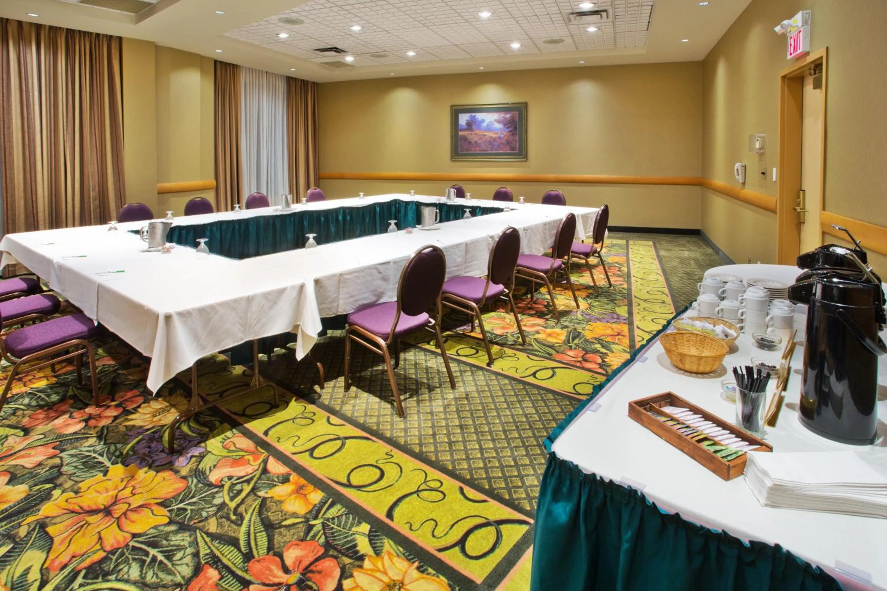 Meeting/conference room in Holiday Inn & Suites North Vancouver by IHG