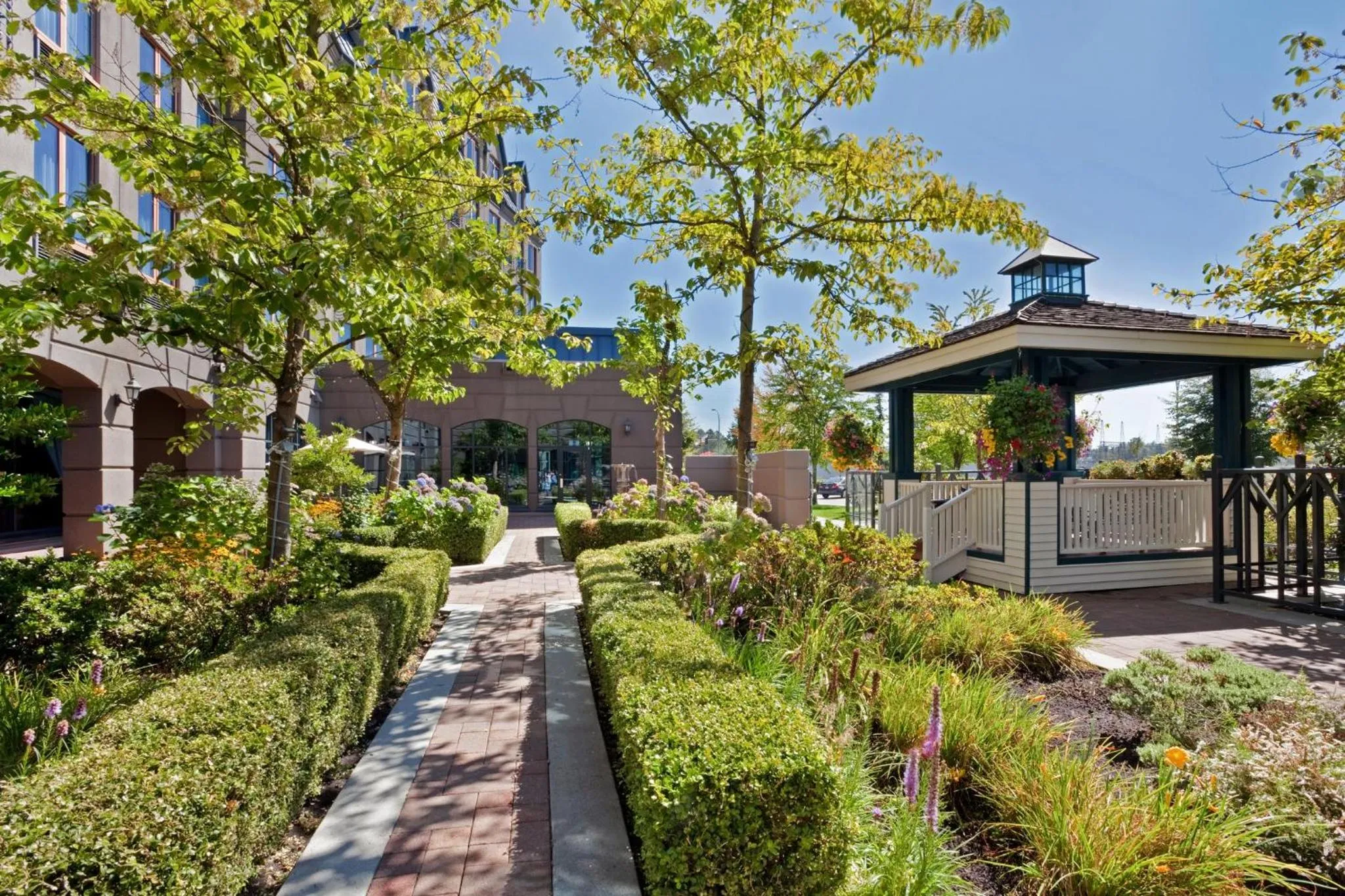 Lobby or reception in Holiday Inn & Suites North Vancouver by IHG