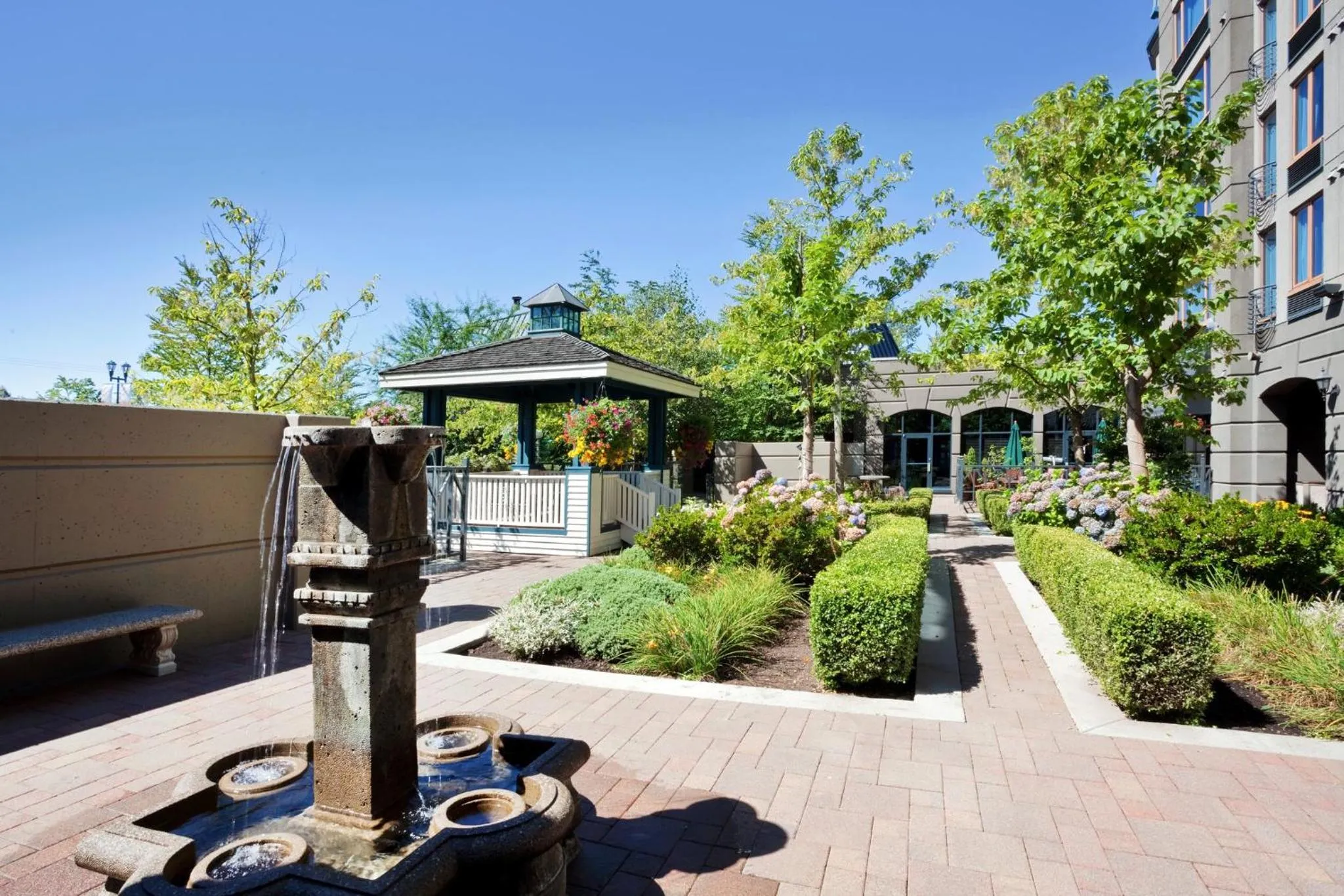 Lobby or reception in Holiday Inn & Suites North Vancouver by IHG