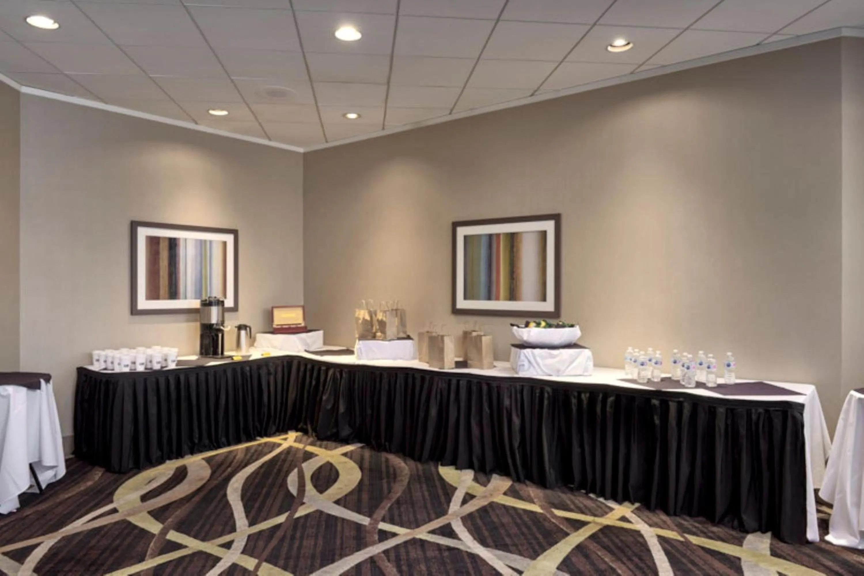 Meeting/conference room in Holiday Inn Express Vancouver-Metrotown (Burnaby)