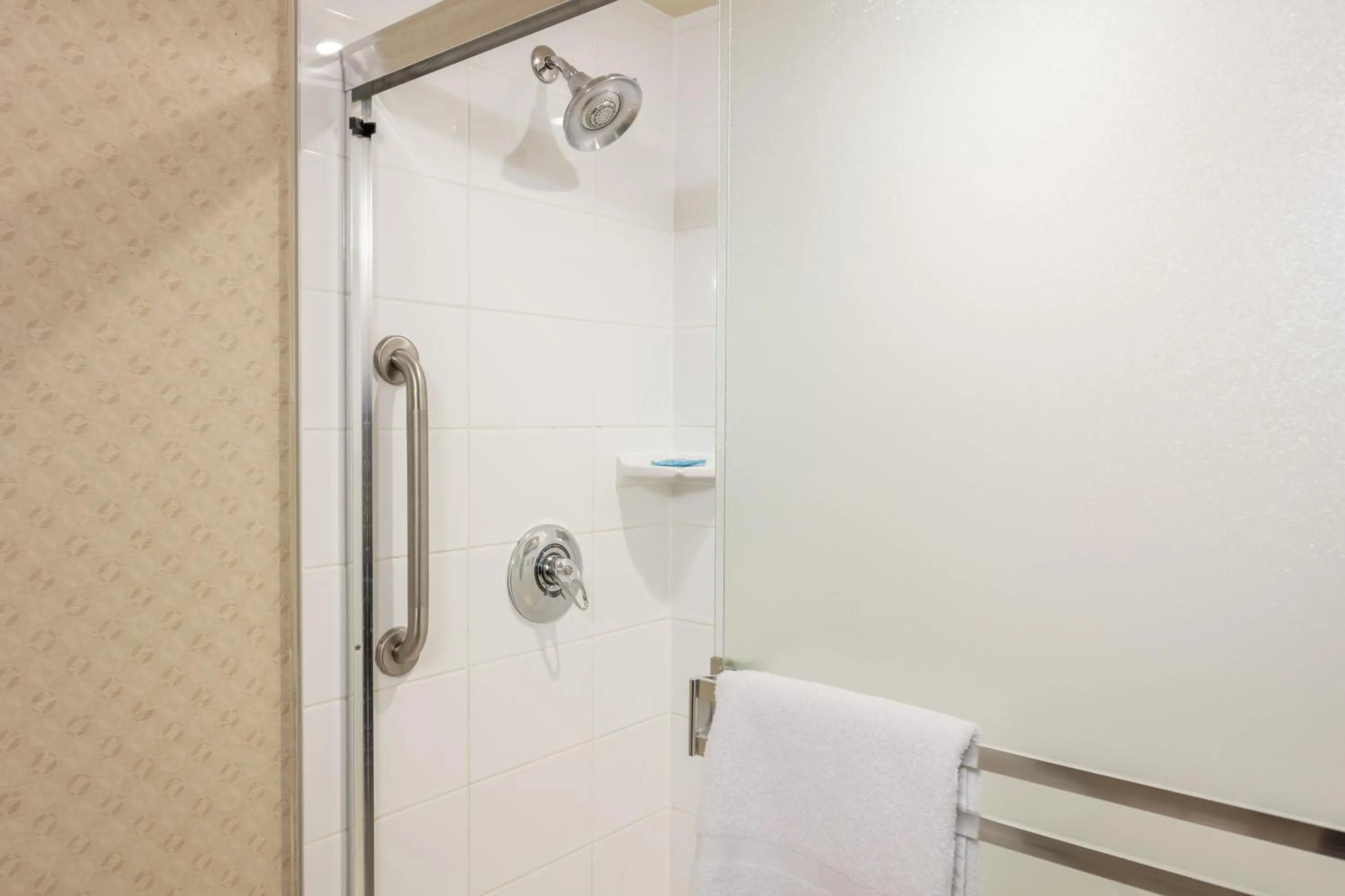 Bathroom in Holiday Inn Express & Suites Riverport Richmond by IHG