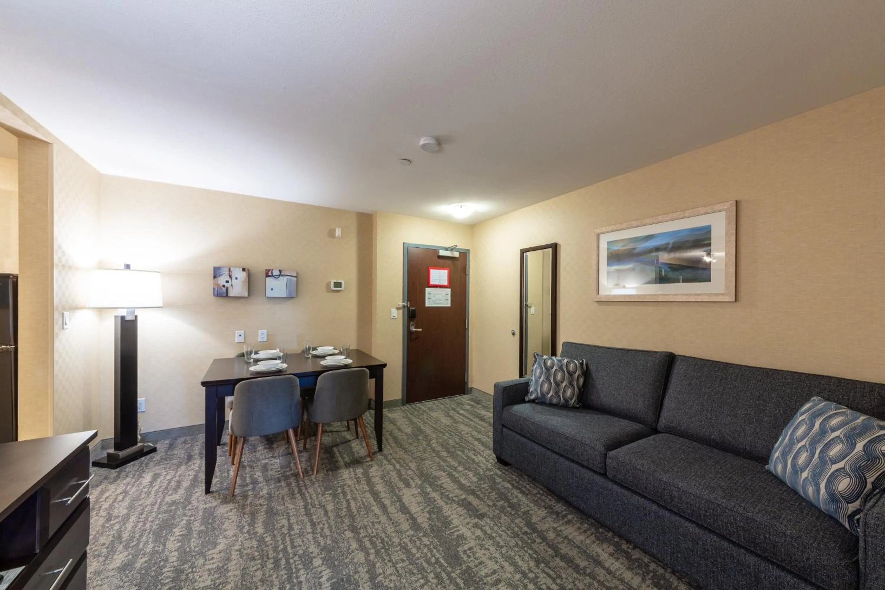 Bedroom in Holiday Inn Express & Suites Riverport Richmond by IHG
