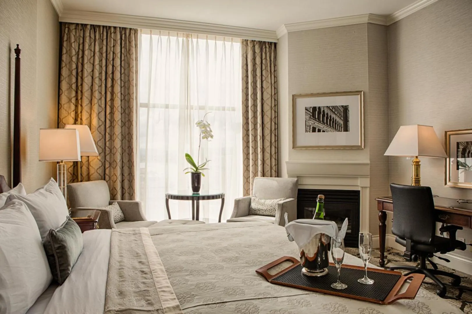 Seating area, Bed in The Magnolia Hotel & Spa