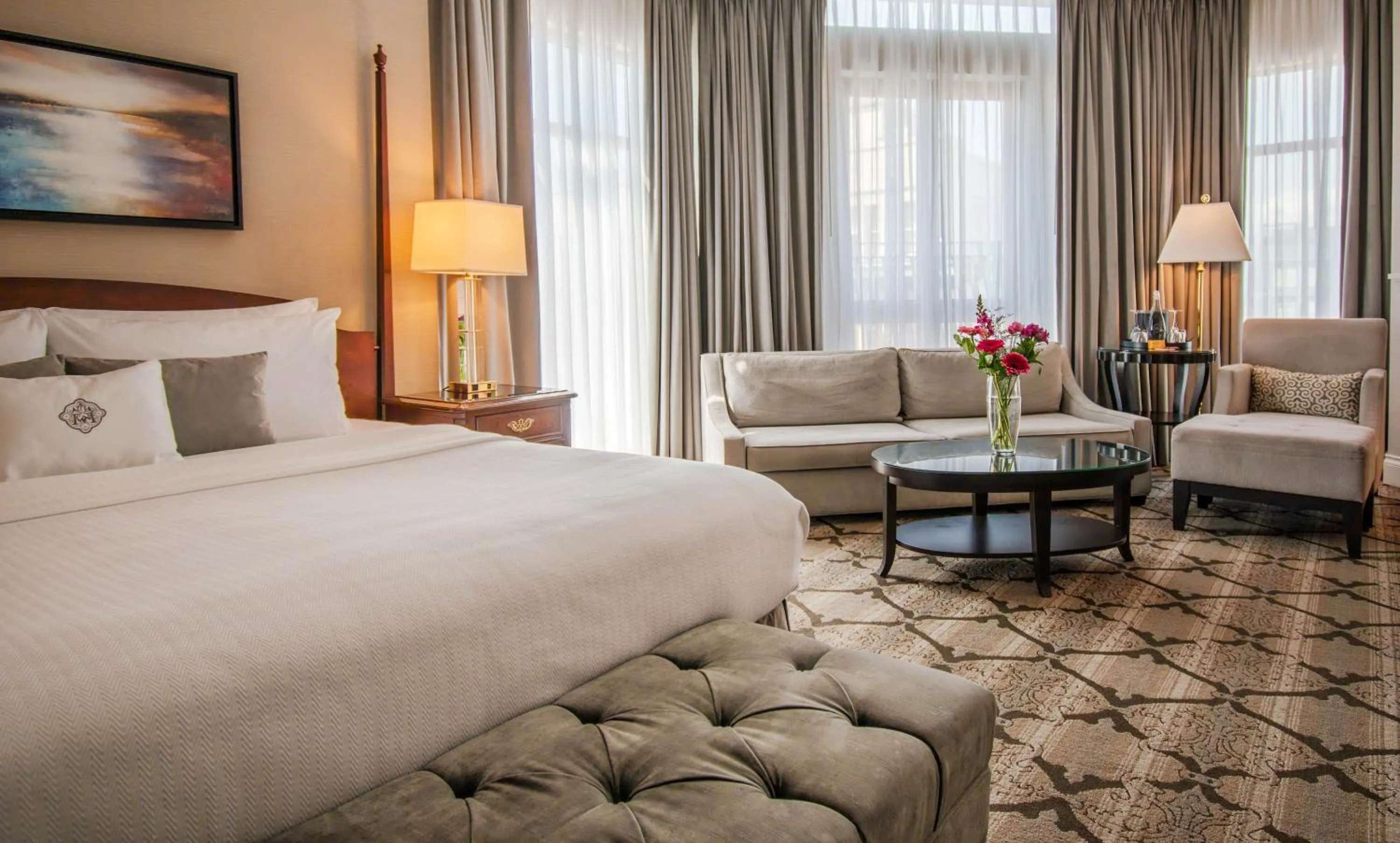 Landmark view, Bed in The Magnolia Hotel & Spa