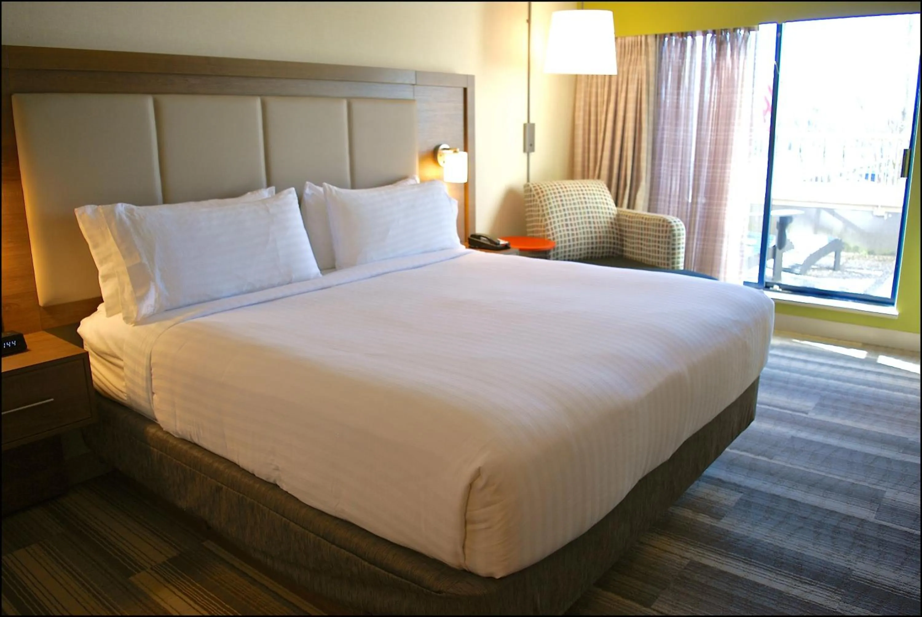 Photo of the whole room, Bed in Holiday Inn Express Vancouver Airport-Richmond by IHG