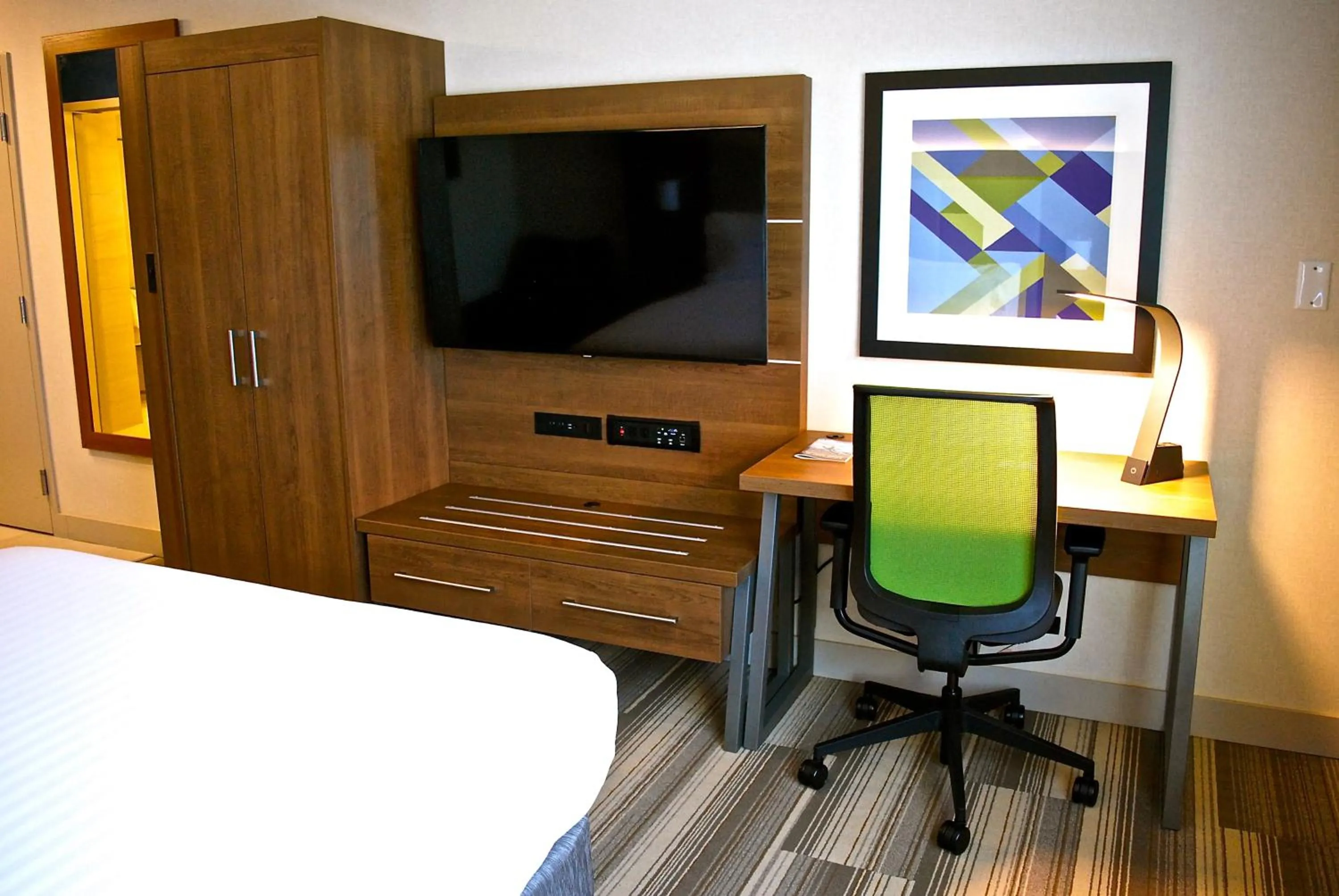 Photo of the whole room, Bed in Holiday Inn Express Vancouver Airport-Richmond by IHG