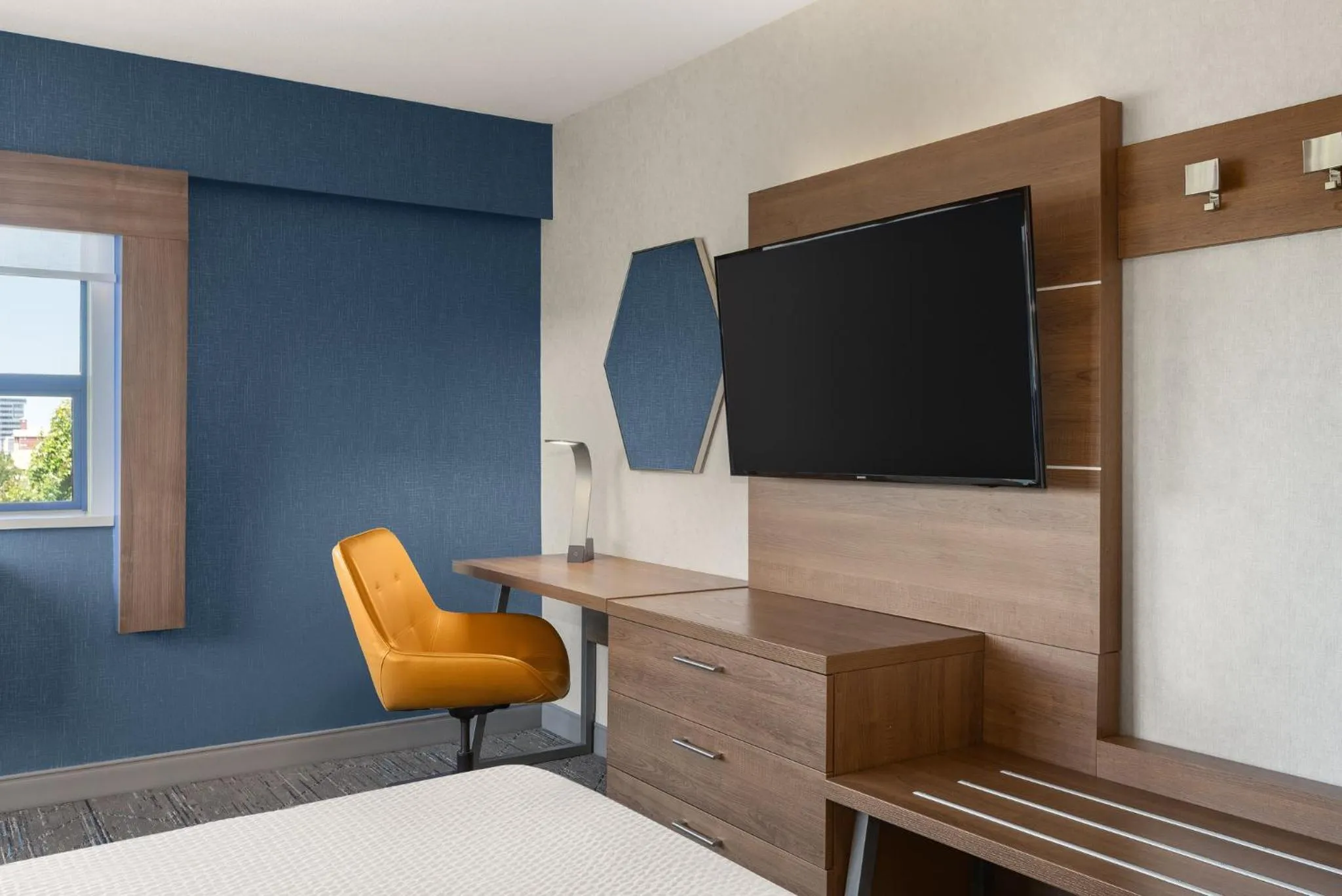 Photo of the whole room, Bed in Holiday Inn Express Vancouver Airport-Richmond by IHG