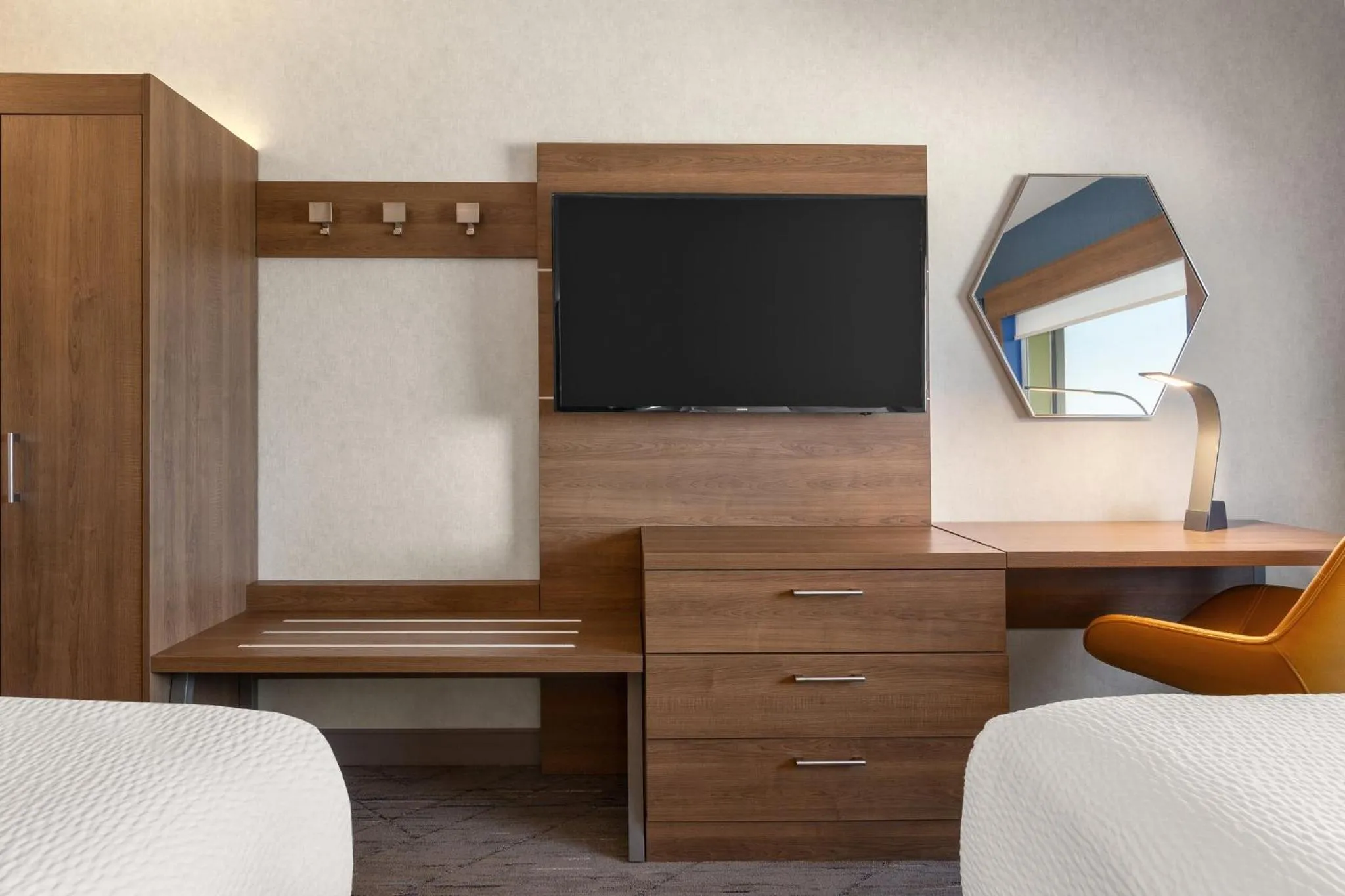 Photo of the whole room, Bed in Holiday Inn Express Vancouver Airport-Richmond by IHG