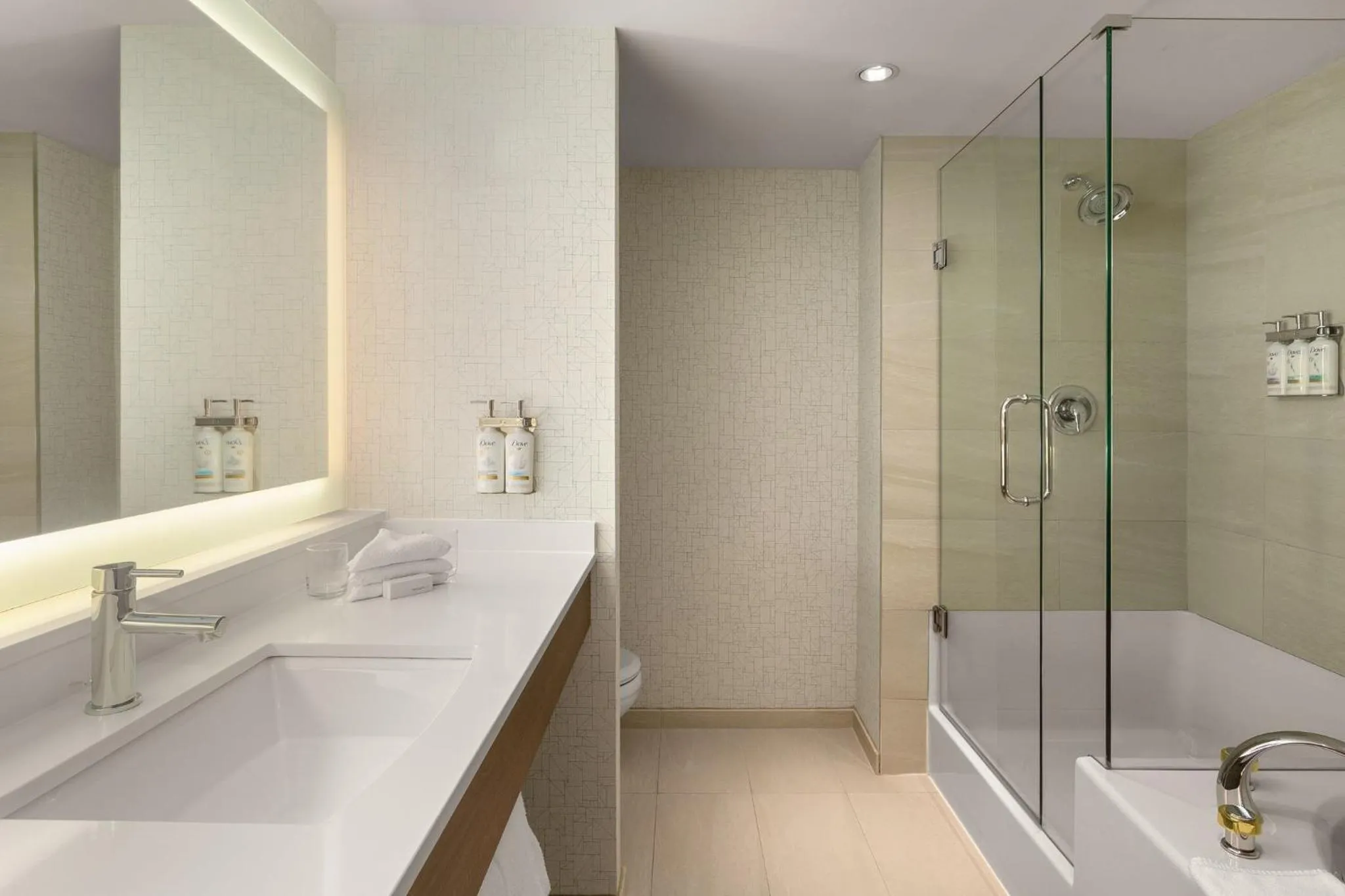 Photo of the whole room in Holiday Inn Express Vancouver Airport-Richmond by IHG