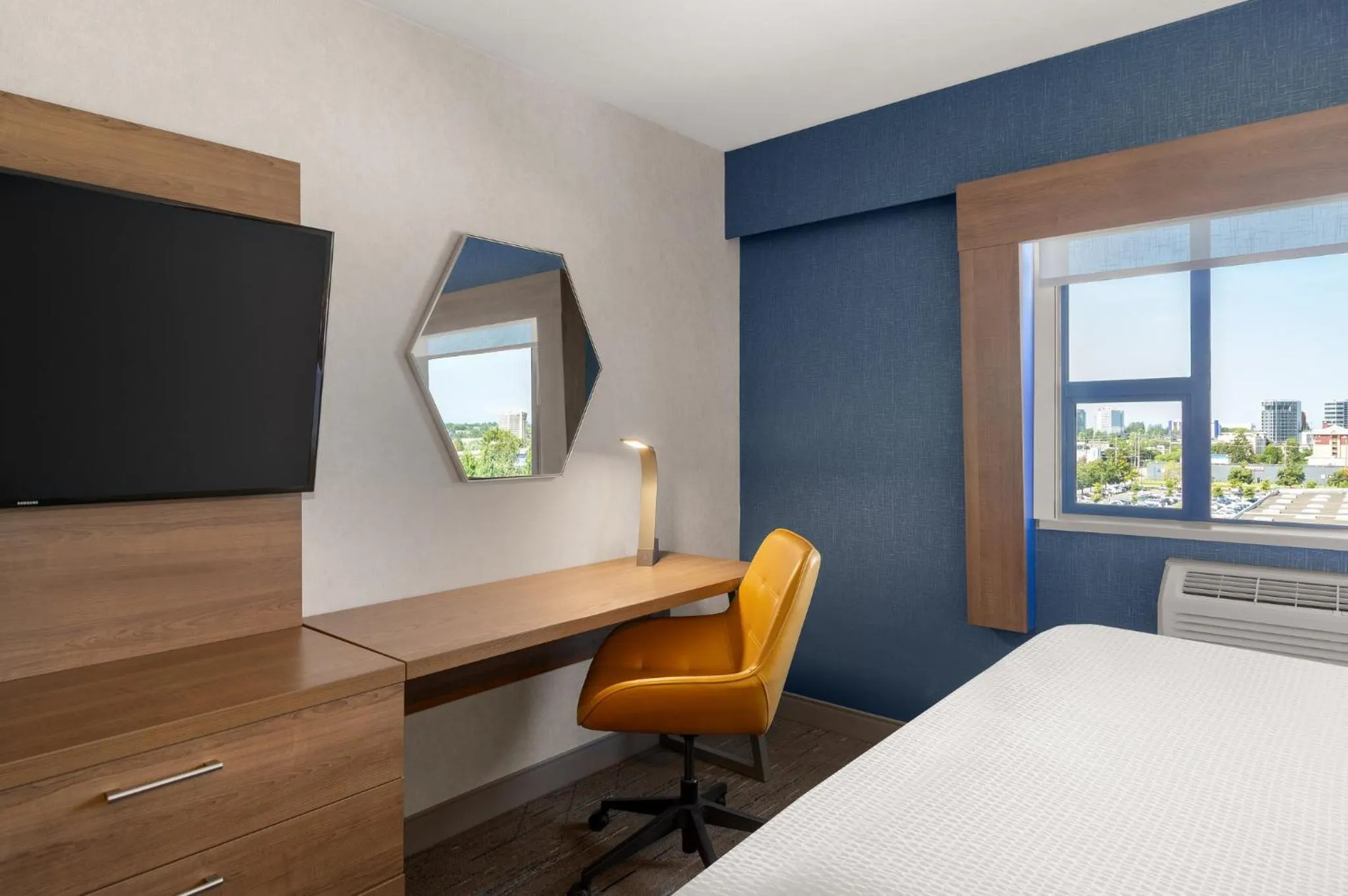 Photo of the whole room, Bed in Holiday Inn Express Vancouver Airport-Richmond by IHG