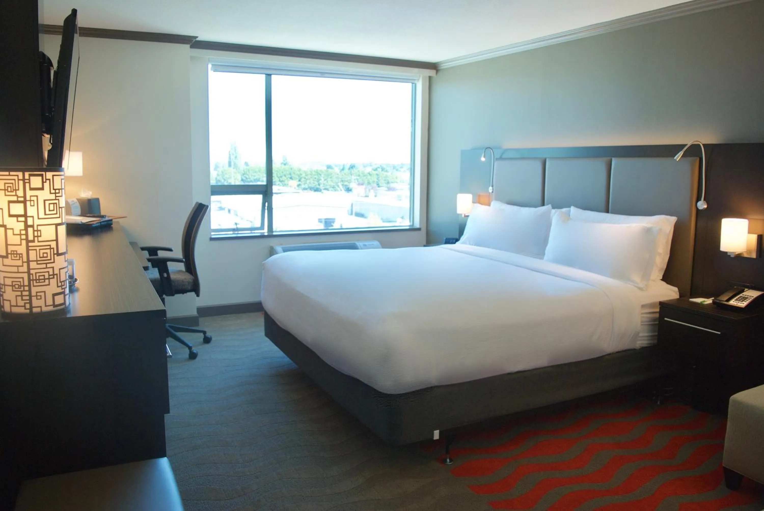 Photo of the whole room, Bed in Holiday Inn Vancouver Airport Richmond by IHG