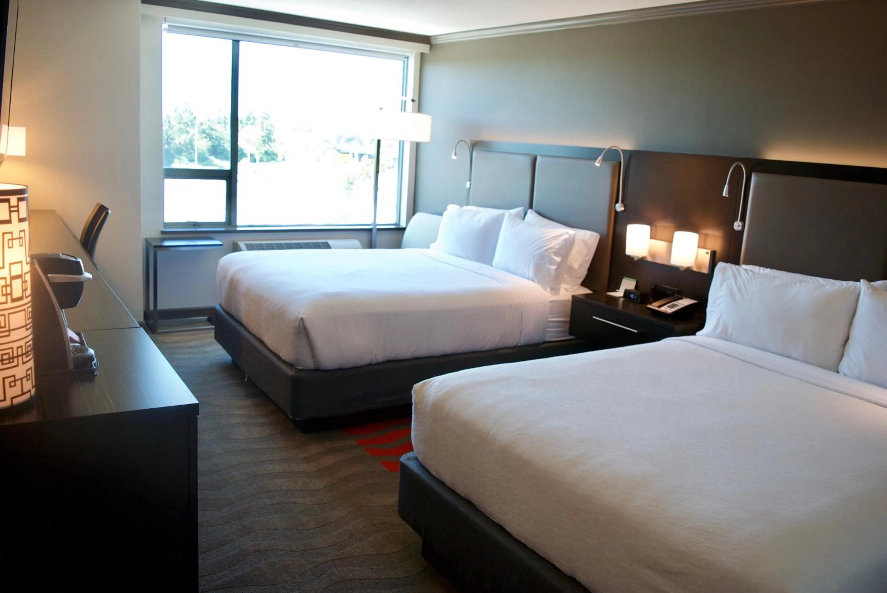 Photo of the whole room, Bed in Holiday Inn Vancouver Airport Richmond by IHG