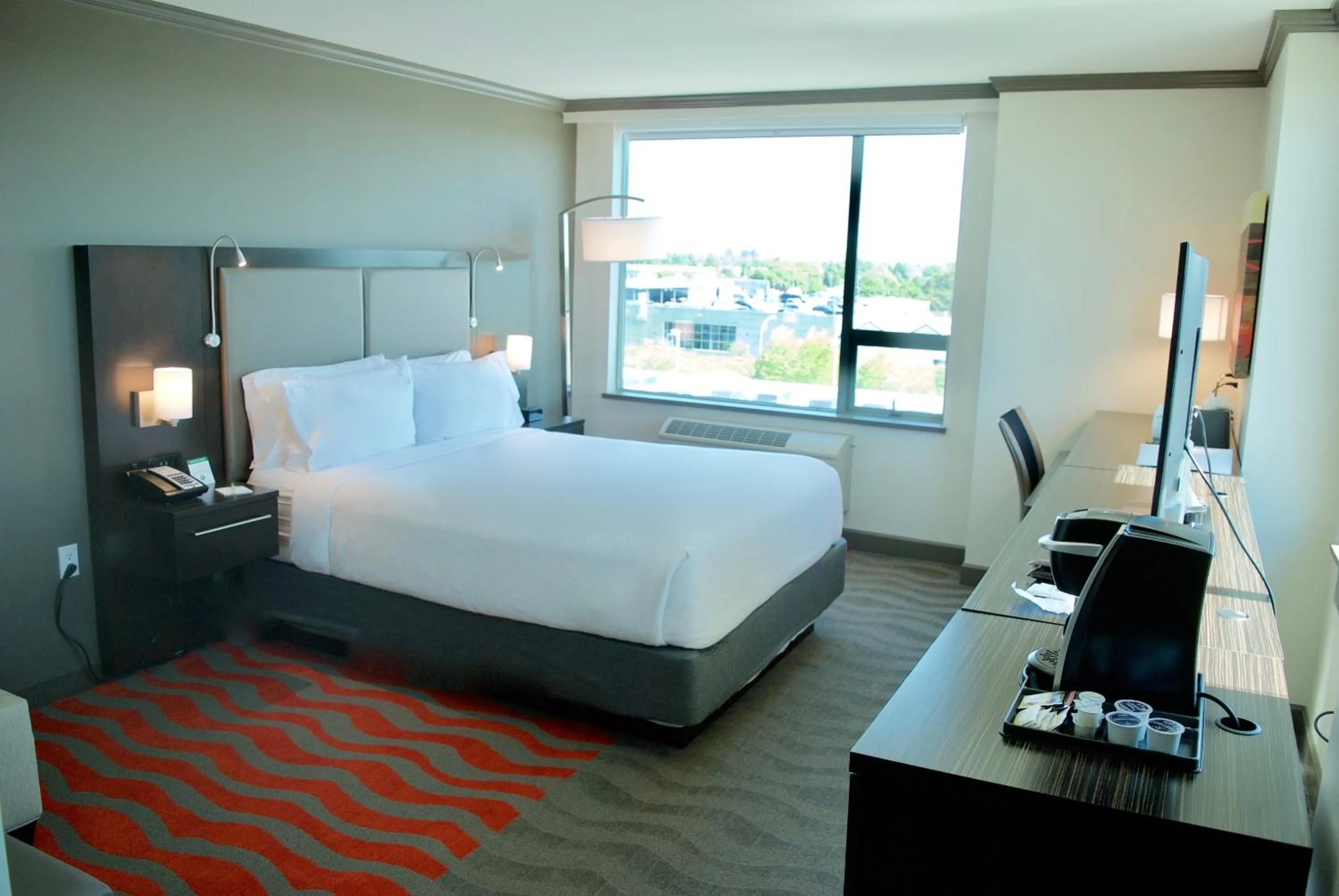 Photo of the whole room, Bed in Holiday Inn Vancouver Airport Richmond by IHG