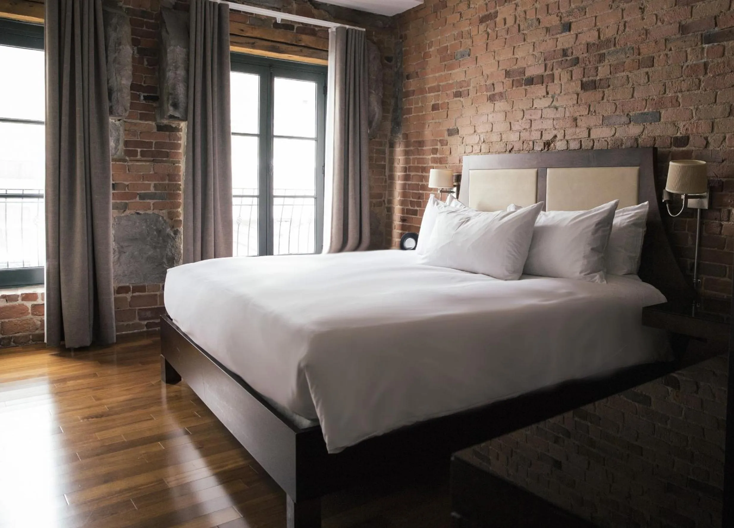 Bedroom, Bed in Hotel Nelligan