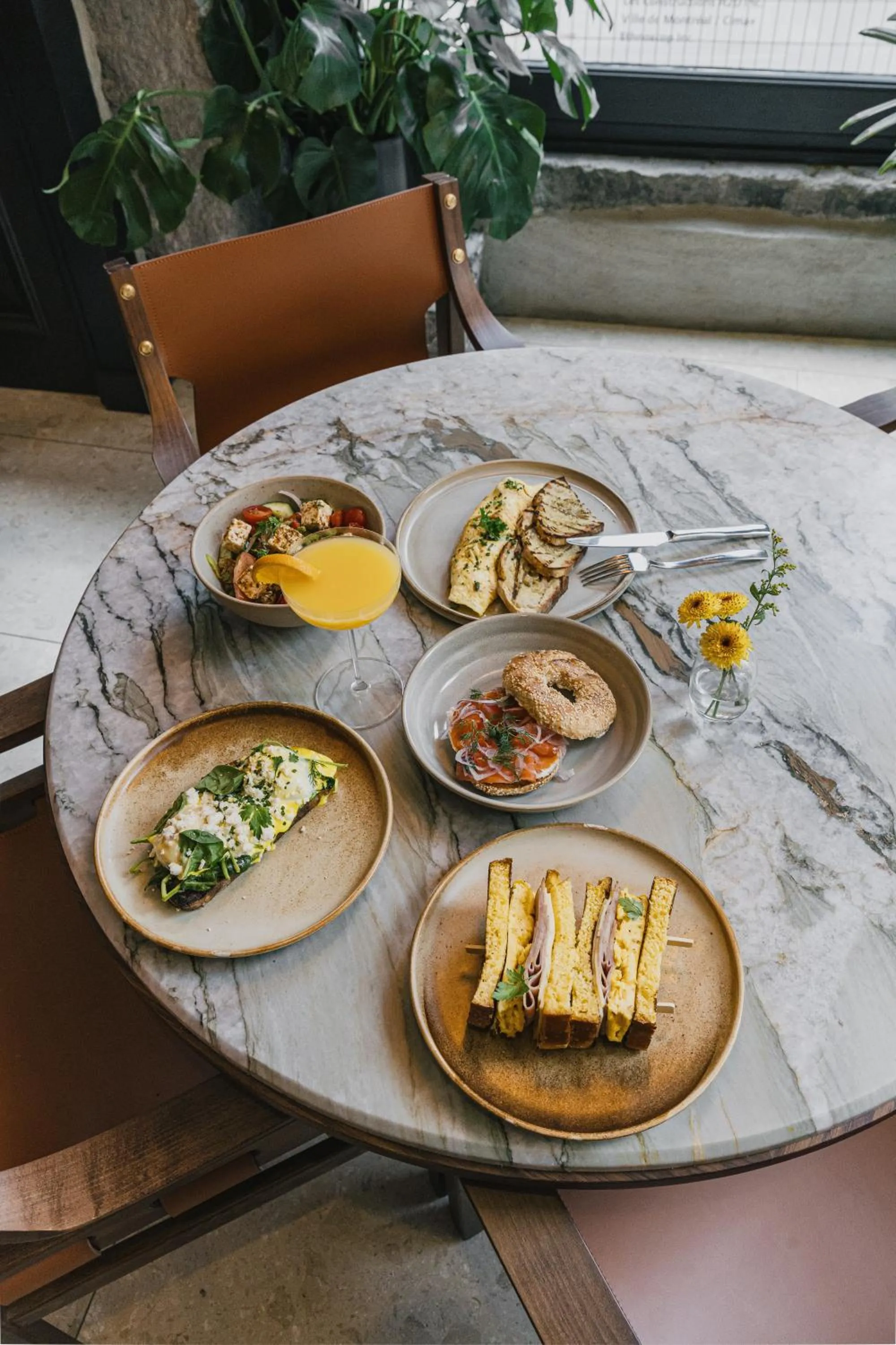 Restaurant/places to eat in Hotel Nelligan