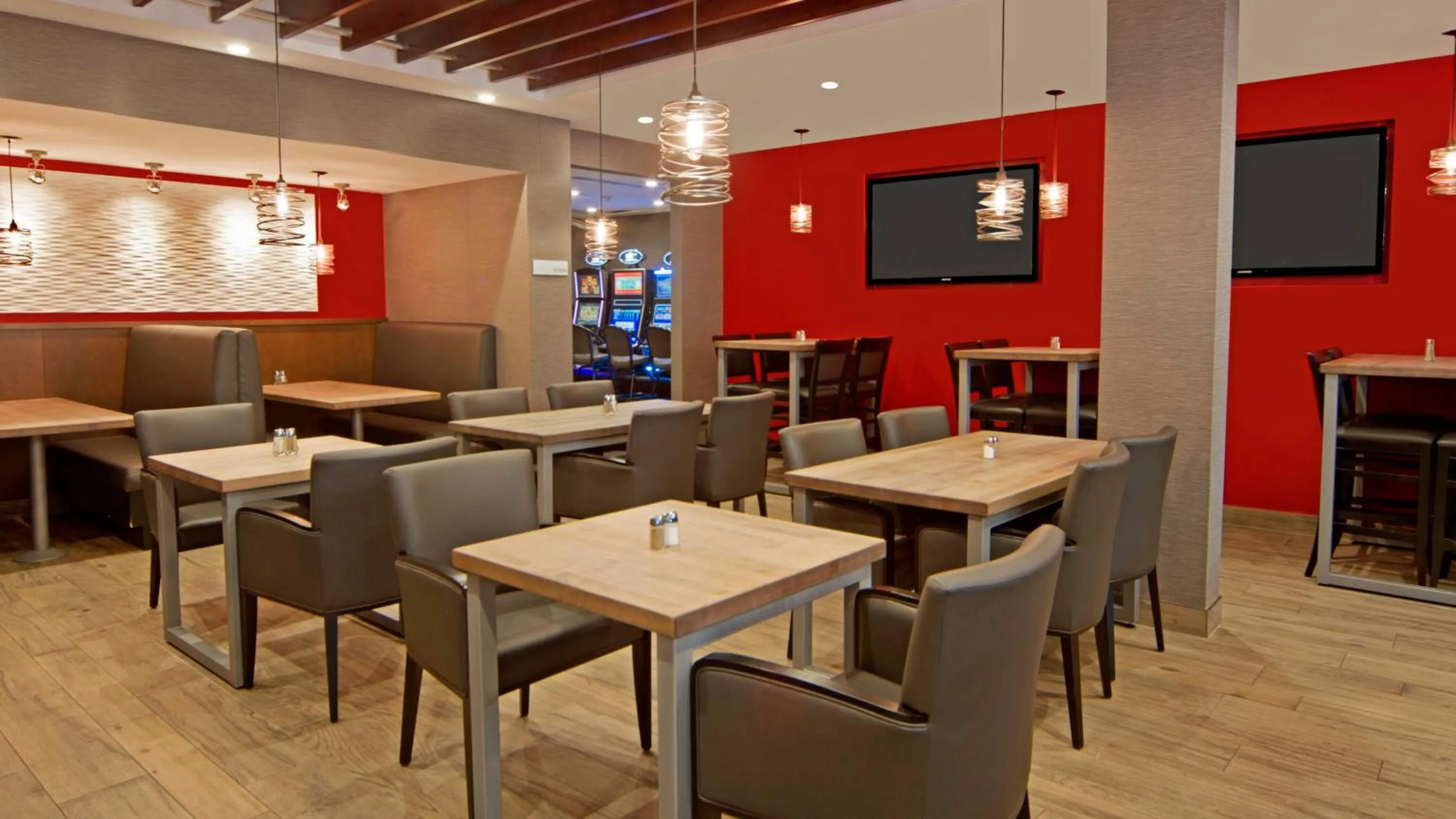 Restaurant/places to eat in Holiday Inn Calgary Airport by IHG