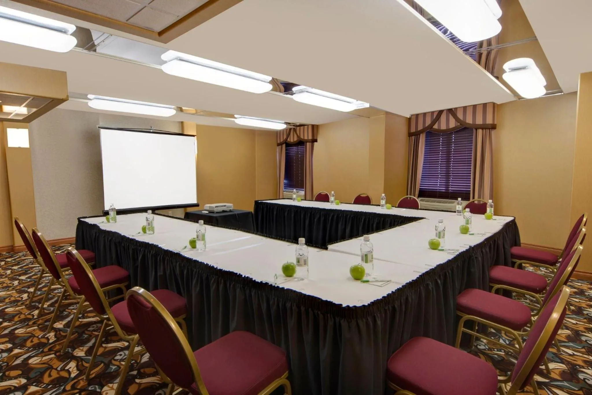Meeting/conference room in Holiday Inn Calgary Airport by IHG