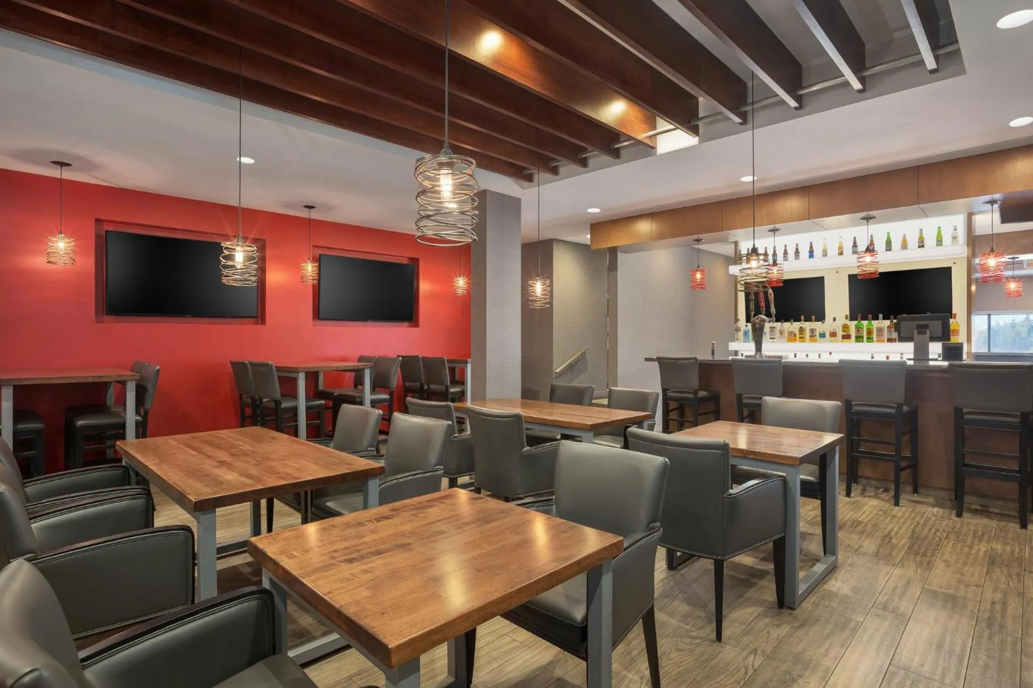 Lounge or bar in Holiday Inn Calgary Airport by IHG