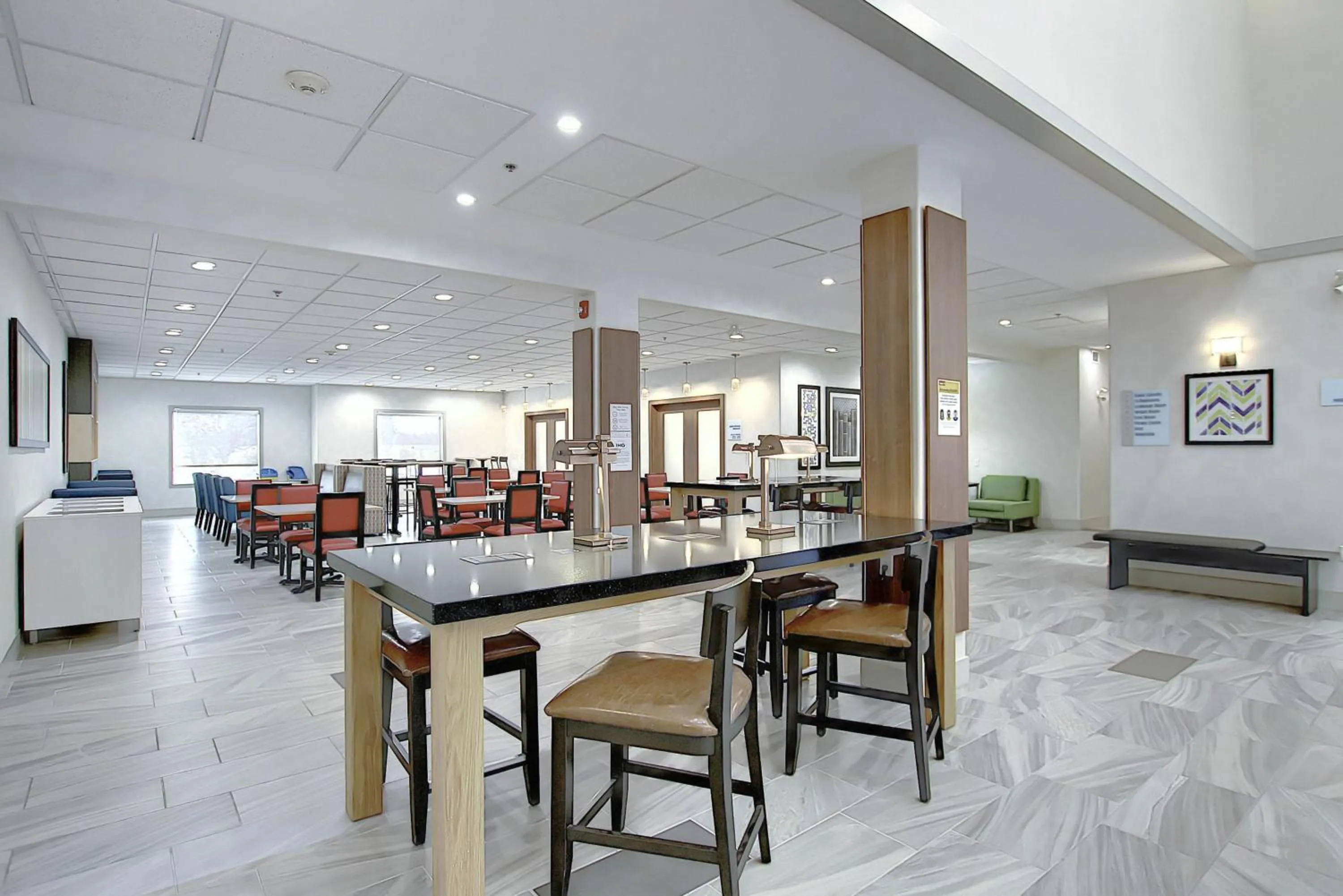 Lobby or reception in Holiday Inn Express Airport Calgary by IHG