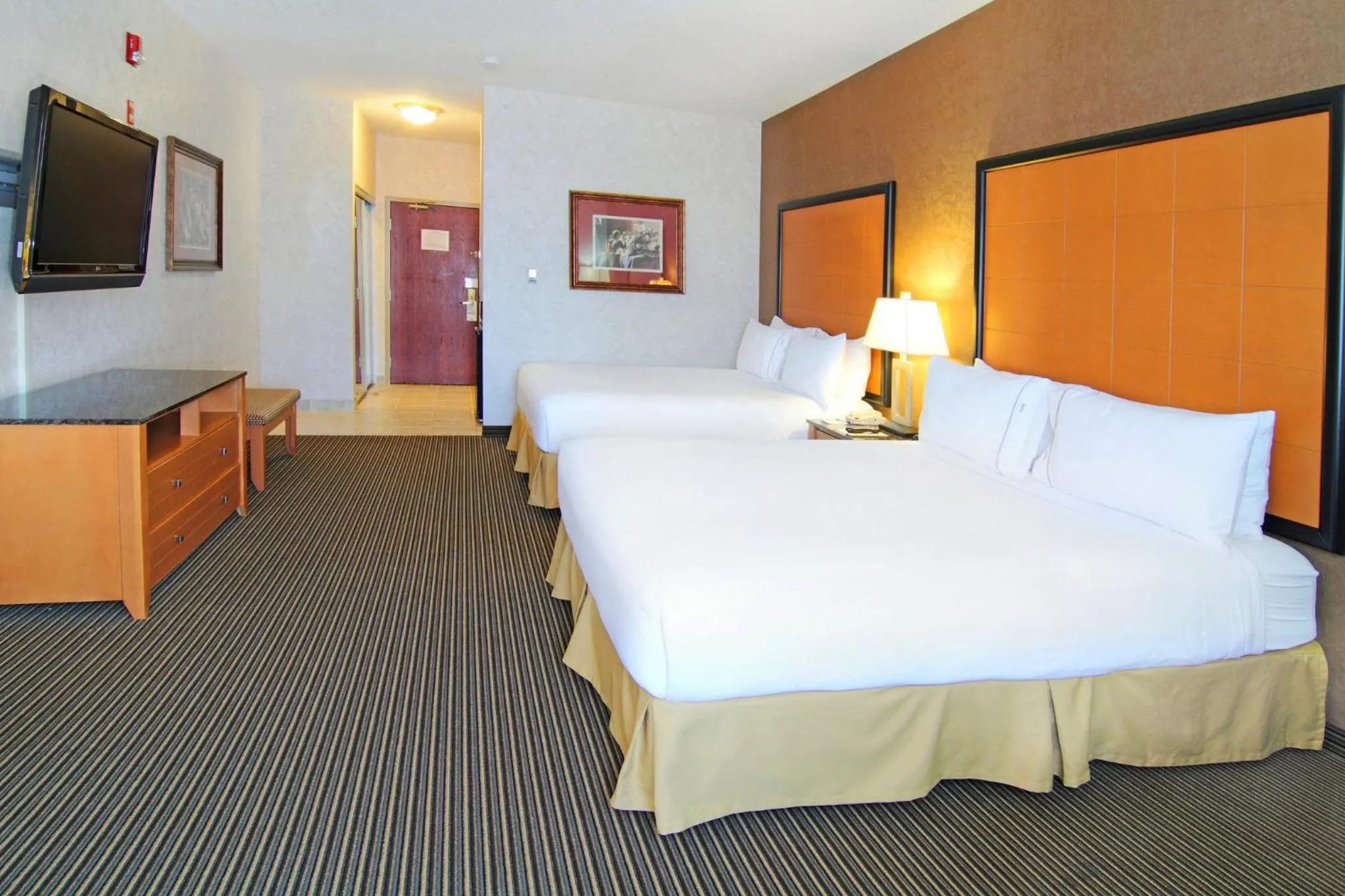 Photo of the whole room, Bed in Holiday Inn Express Calgary South by IHG