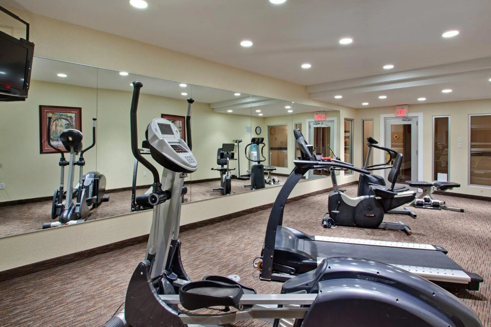 Fitness centre/facilities in Holiday Inn Express Calgary South by IHG