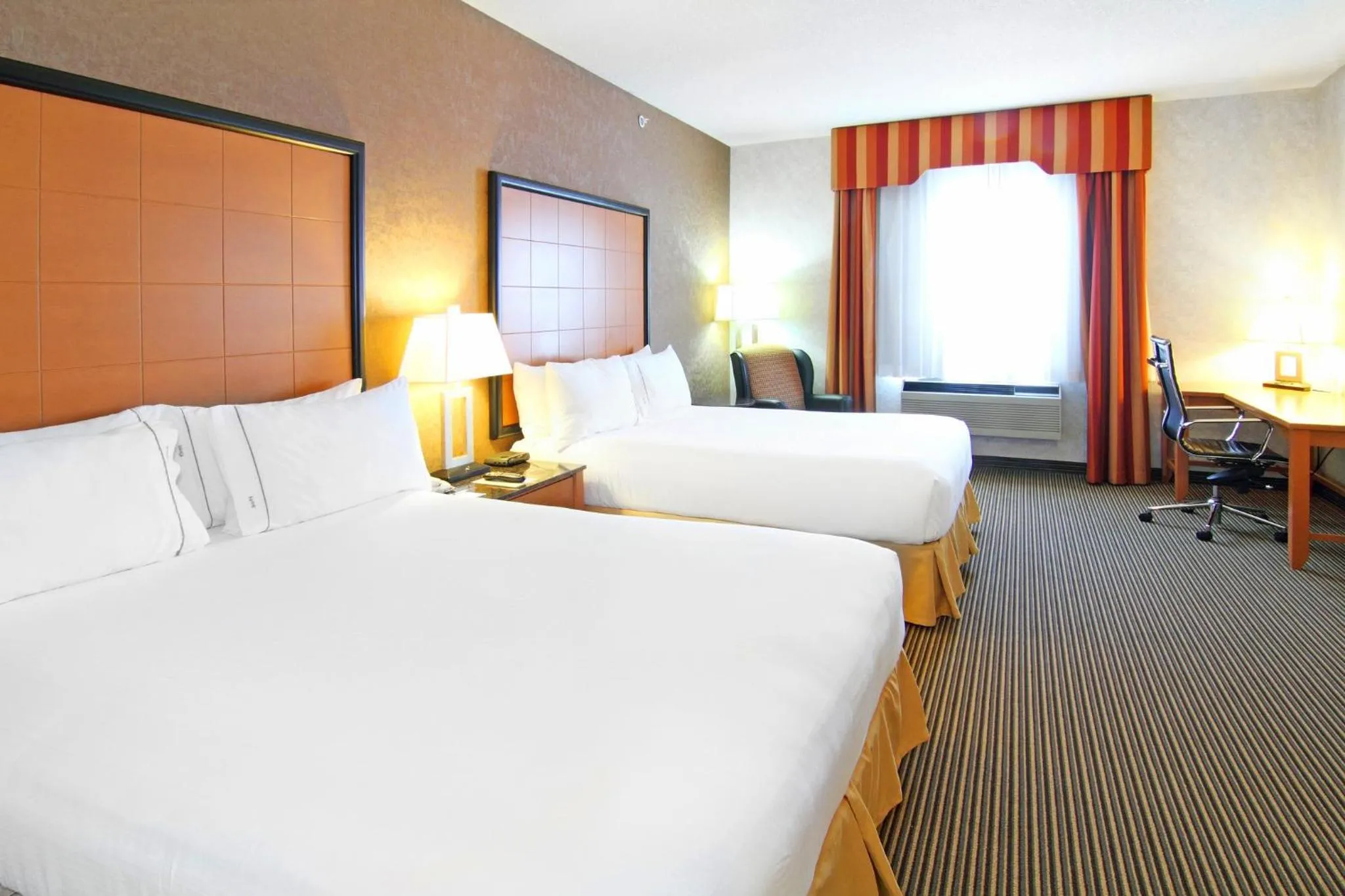 Photo of the whole room, Bed in Holiday Inn Express Calgary South by IHG
