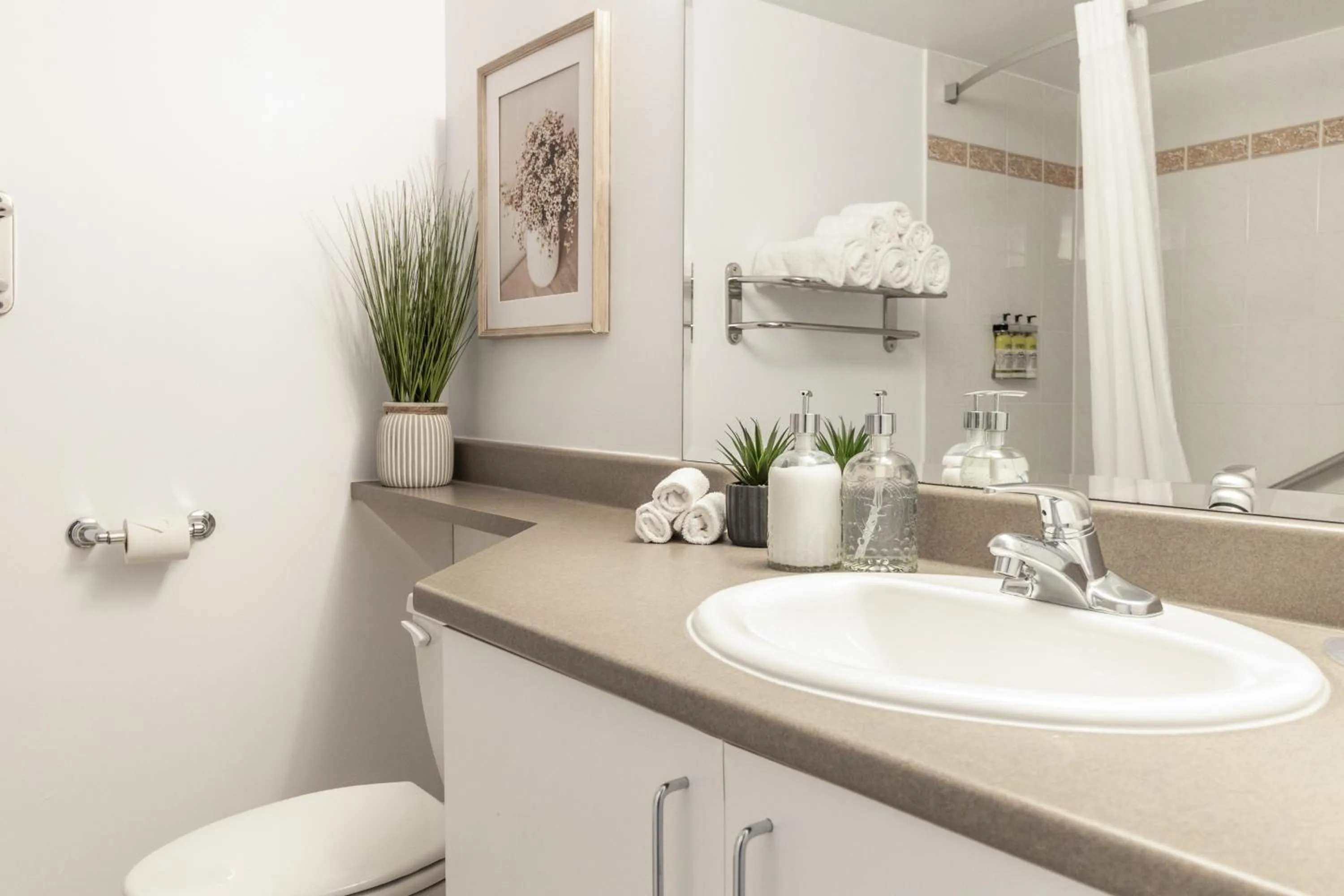 Bathroom in Hôtel Saint-Laurent Montréal