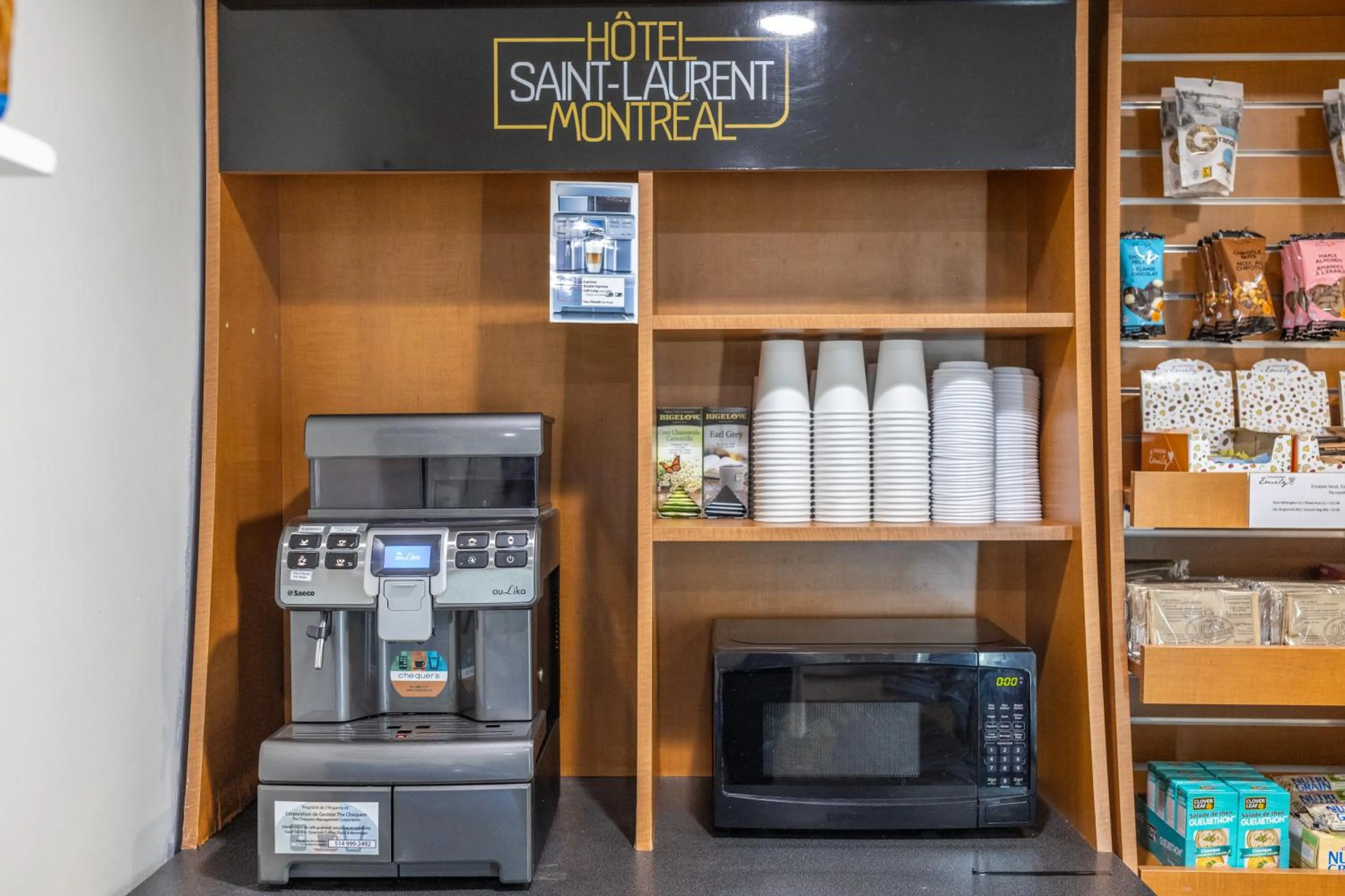 Coffee/tea facilities in Hôtel Saint-Laurent Montréal