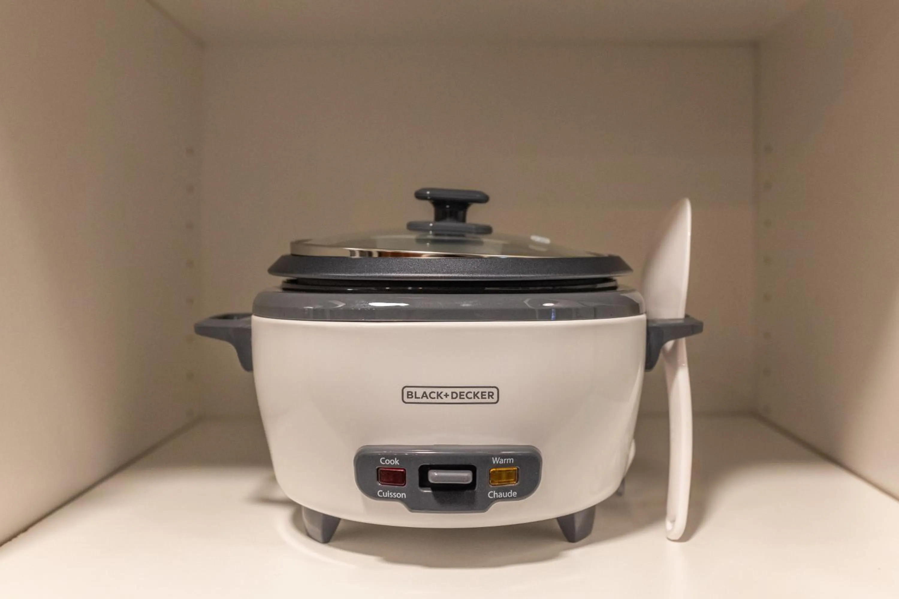 Kitchen or kitchenette in Hôtel Saint-Laurent Montréal