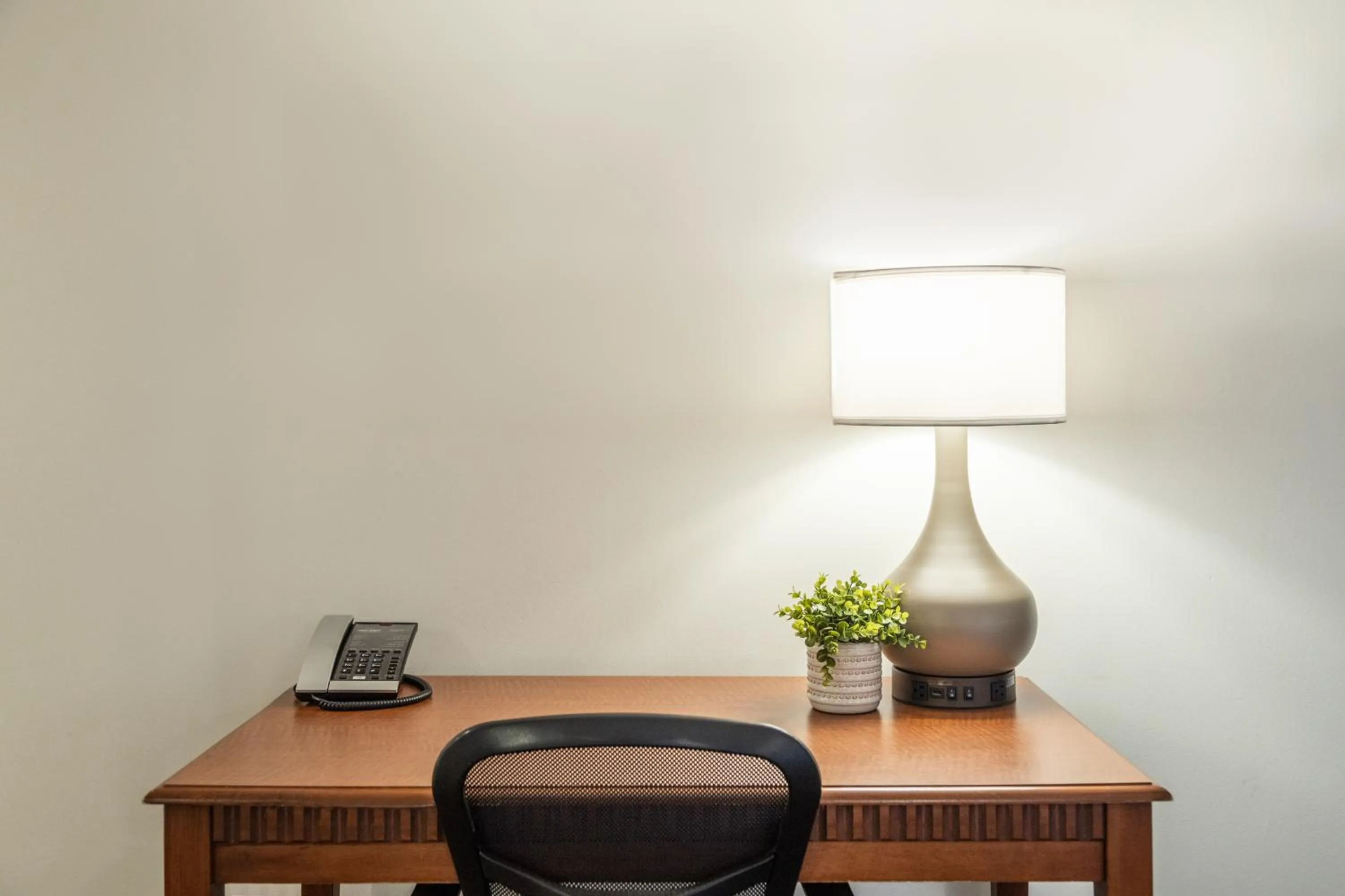 hair dresser in Hôtel Saint-Laurent Montréal