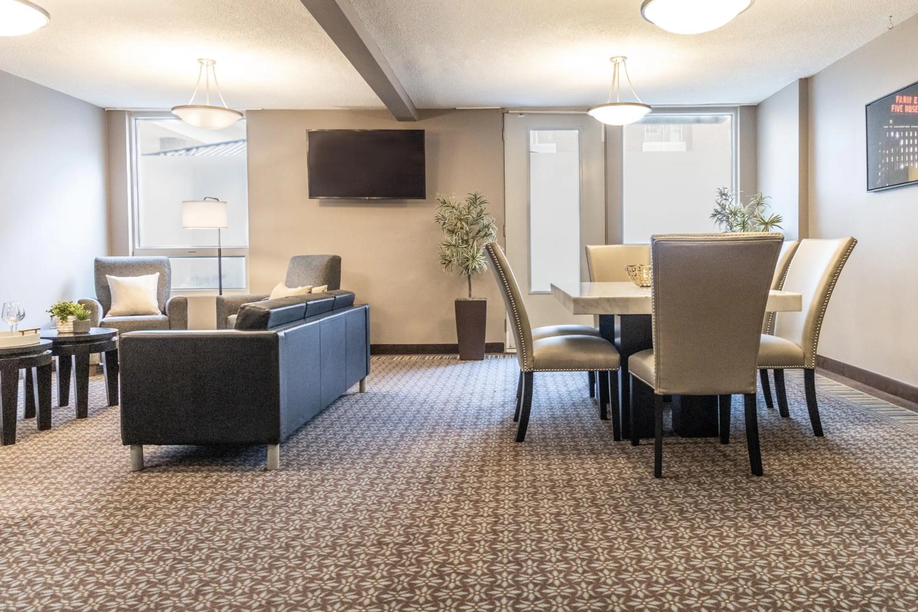 TV and multimedia in Hôtel Saint-Laurent Montréal