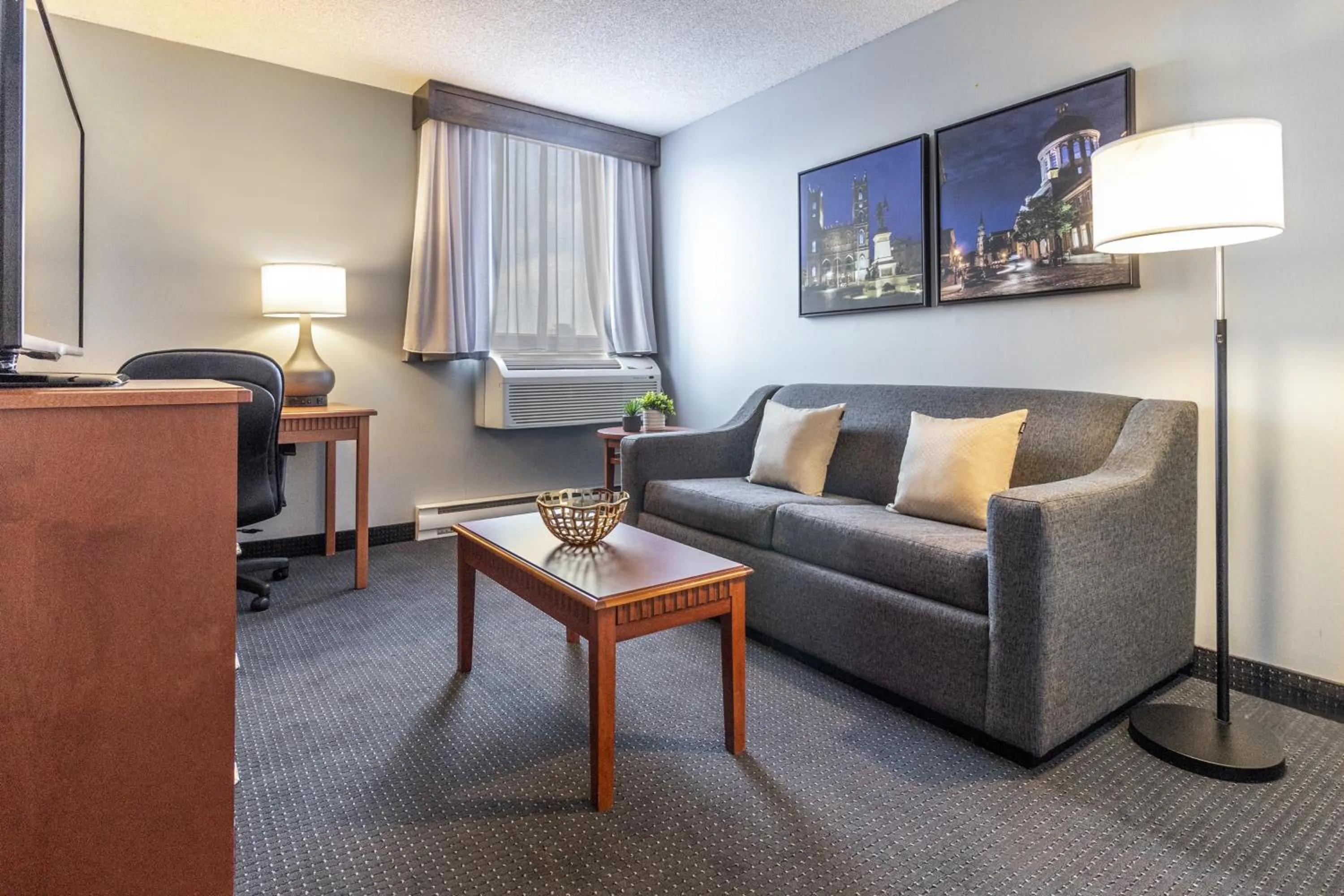 TV and multimedia in Hôtel Saint-Laurent Montréal