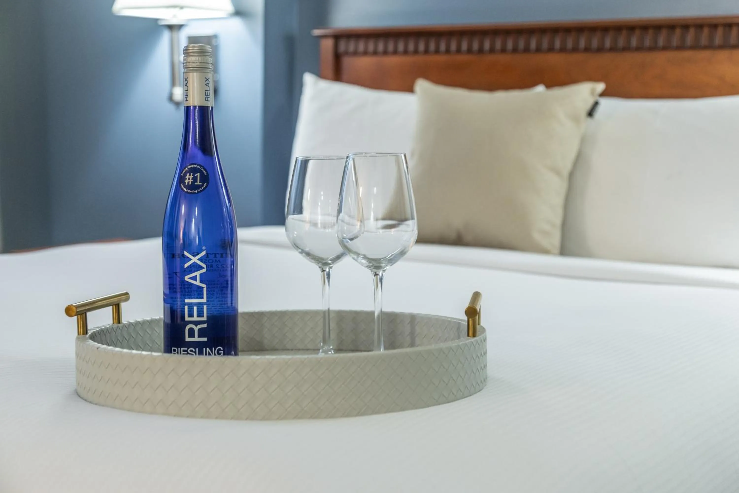 Bed in Hôtel Saint-Laurent Montréal