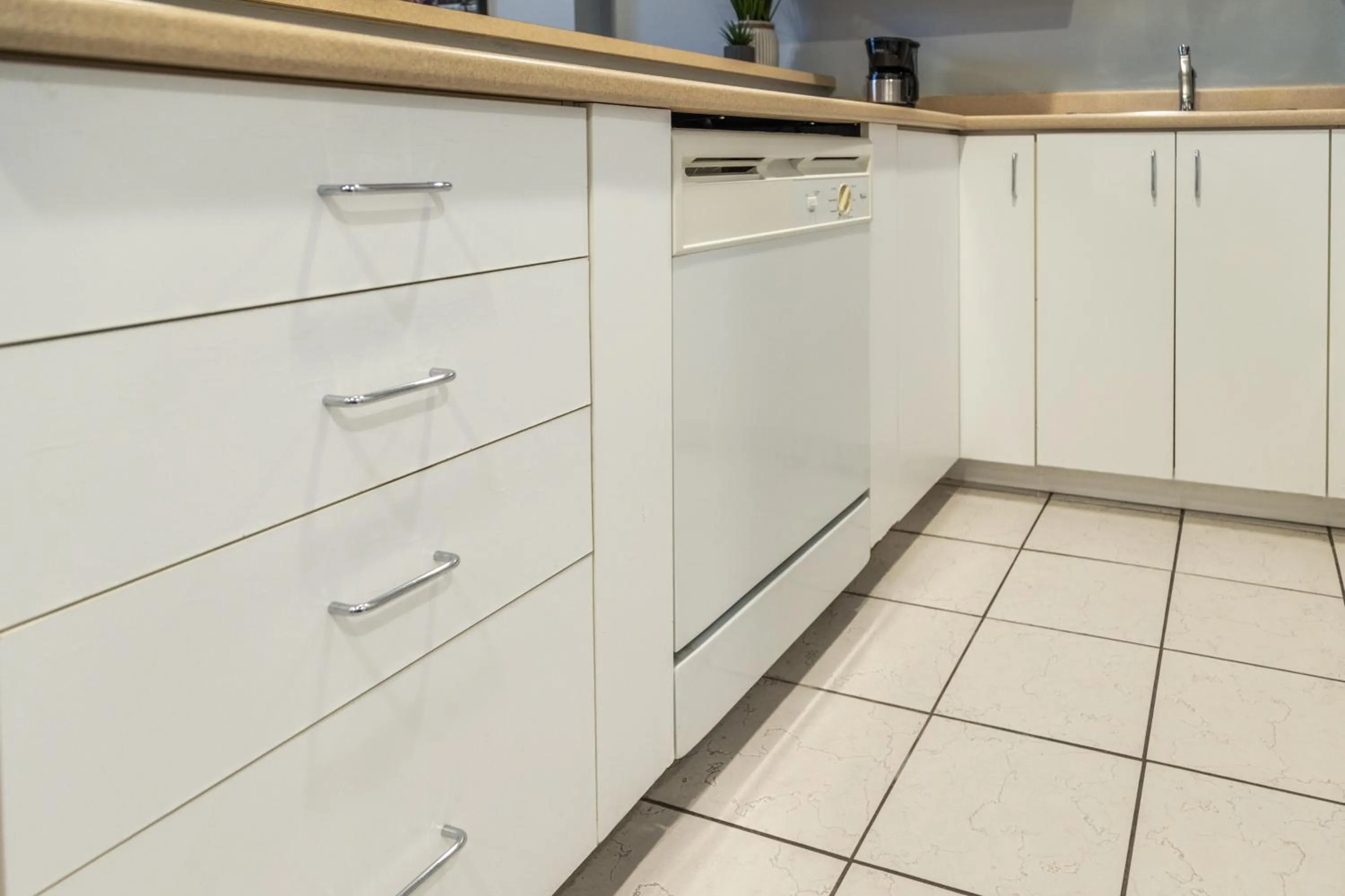 Kitchen or kitchenette in Hôtel Saint-Laurent Montréal