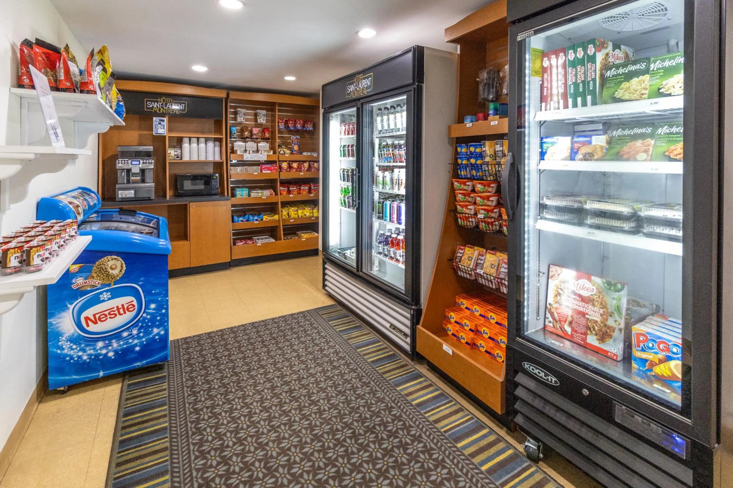 Food and drinks in Hôtel Saint-Laurent Montréal