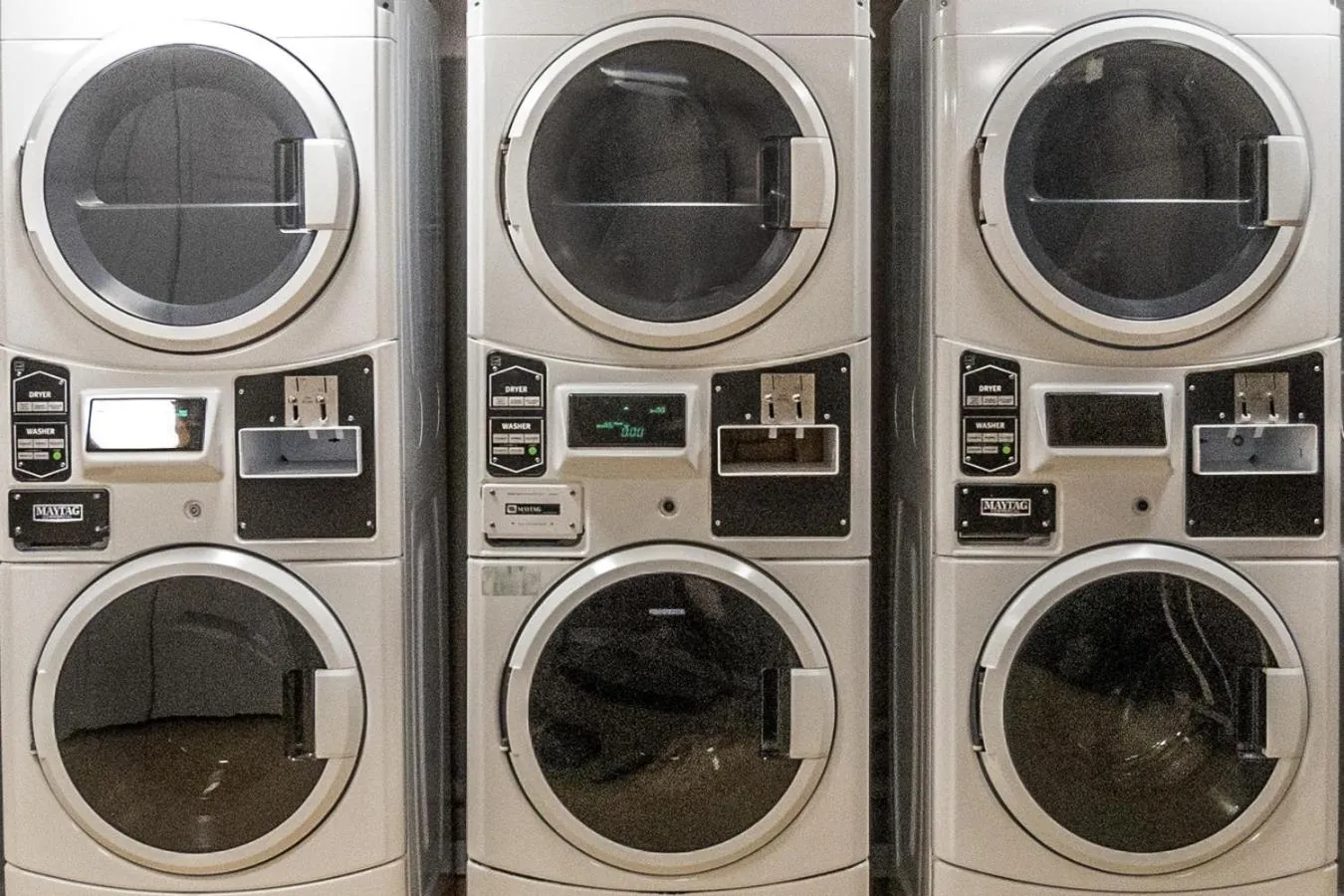 laundry in Hôtel Saint-Laurent Montréal