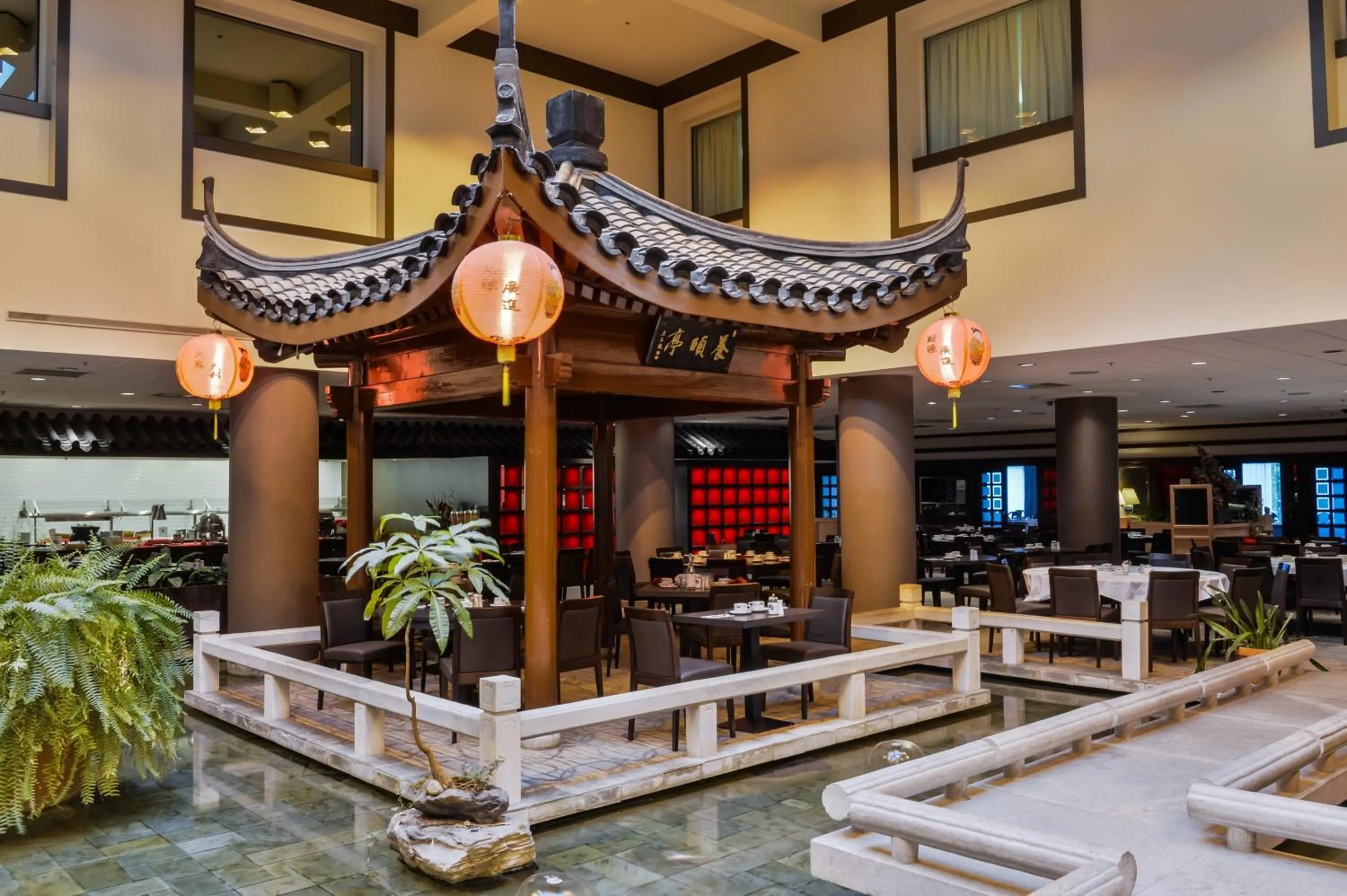 Restaurant/places to eat in Holiday Inn Montreal Centre Ville Downtown by IHG