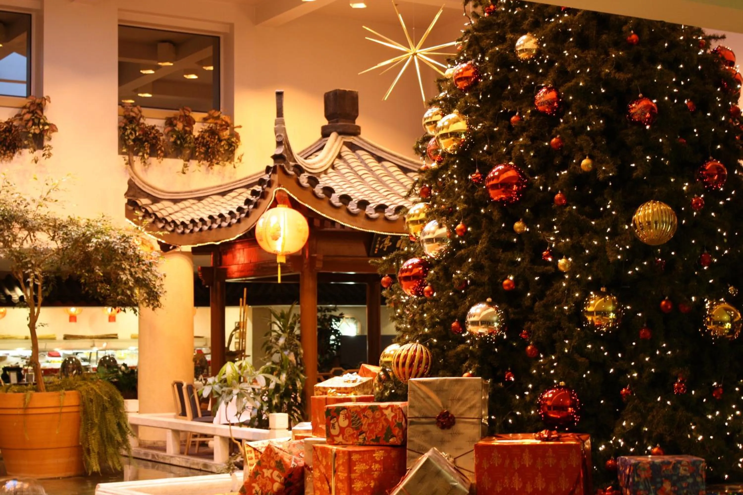 Property building in Holiday Inn Montreal Centre Ville Downtown by IHG