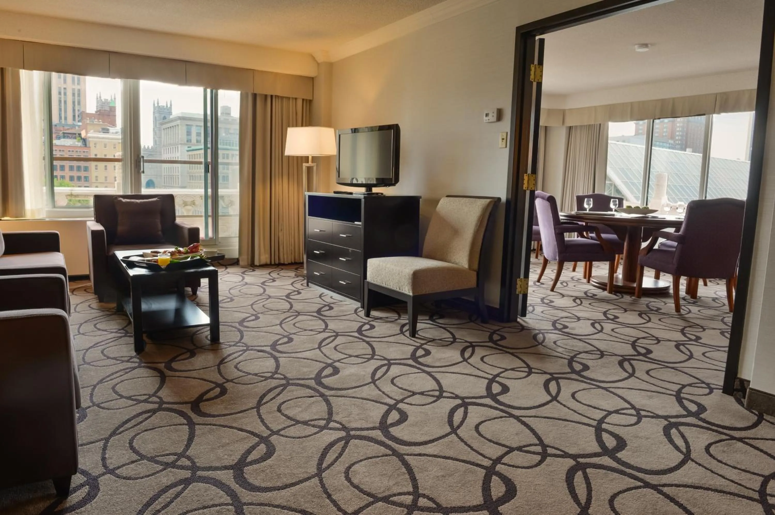 Photo of the whole room in Holiday Inn Montreal Centre Ville Downtown by IHG