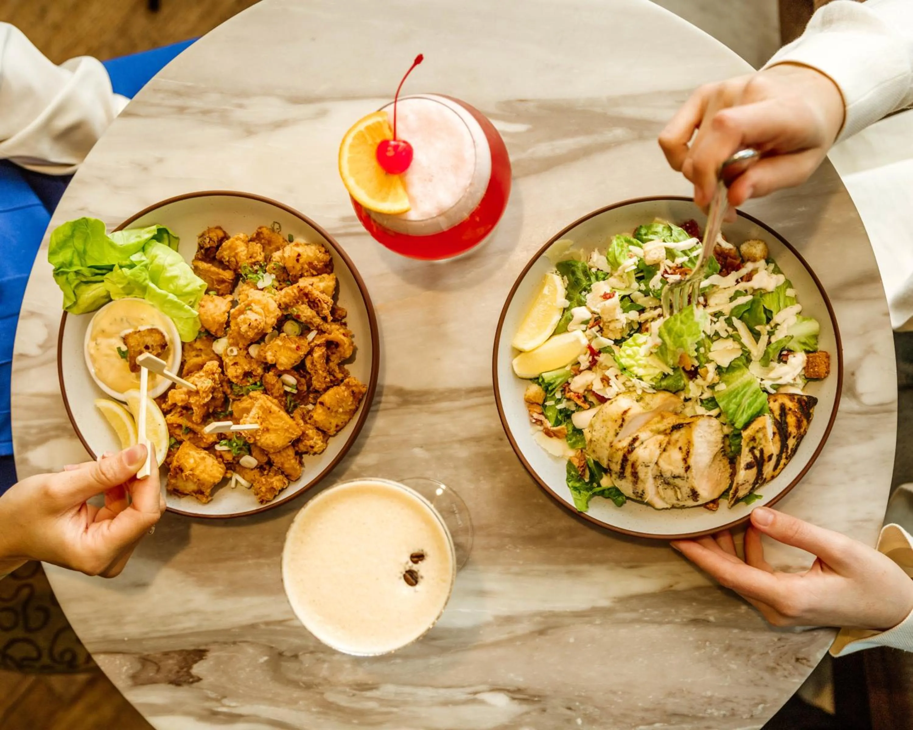 Lounge or bar in InterContinental Montreal by IHG