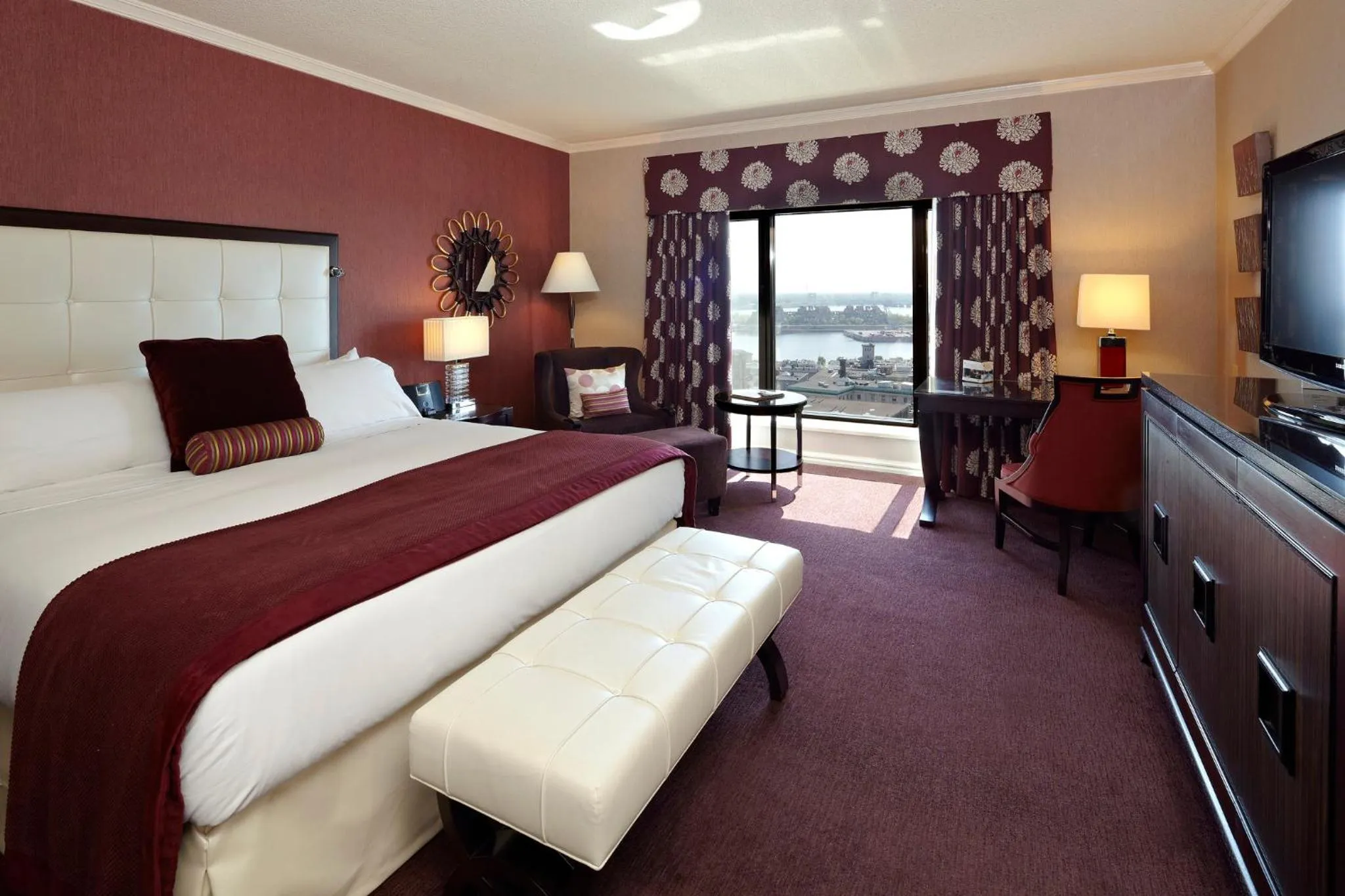 Photo of the whole room, Bed in InterContinental Montreal by IHG