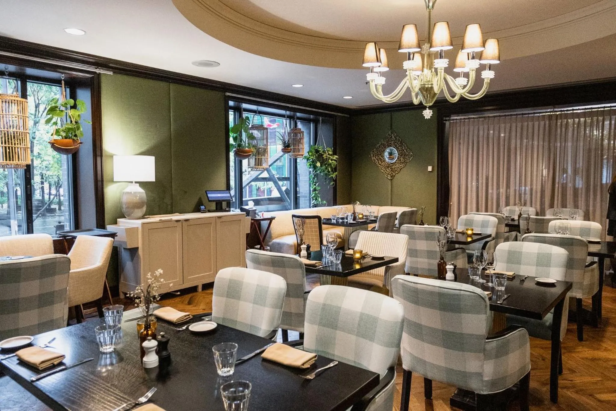 Restaurant/places to eat in InterContinental Montreal by IHG