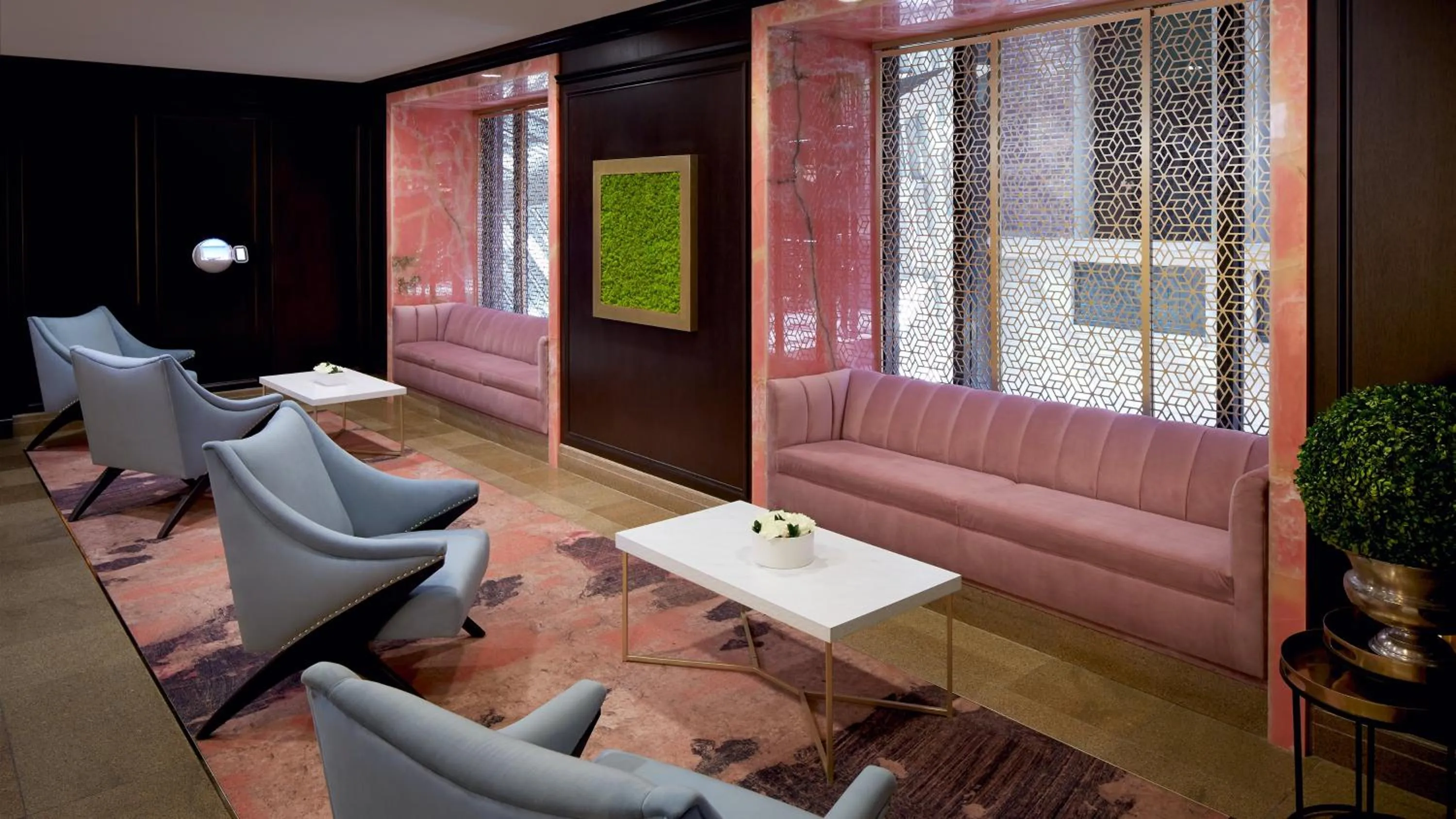 Property building in InterContinental Montreal by IHG