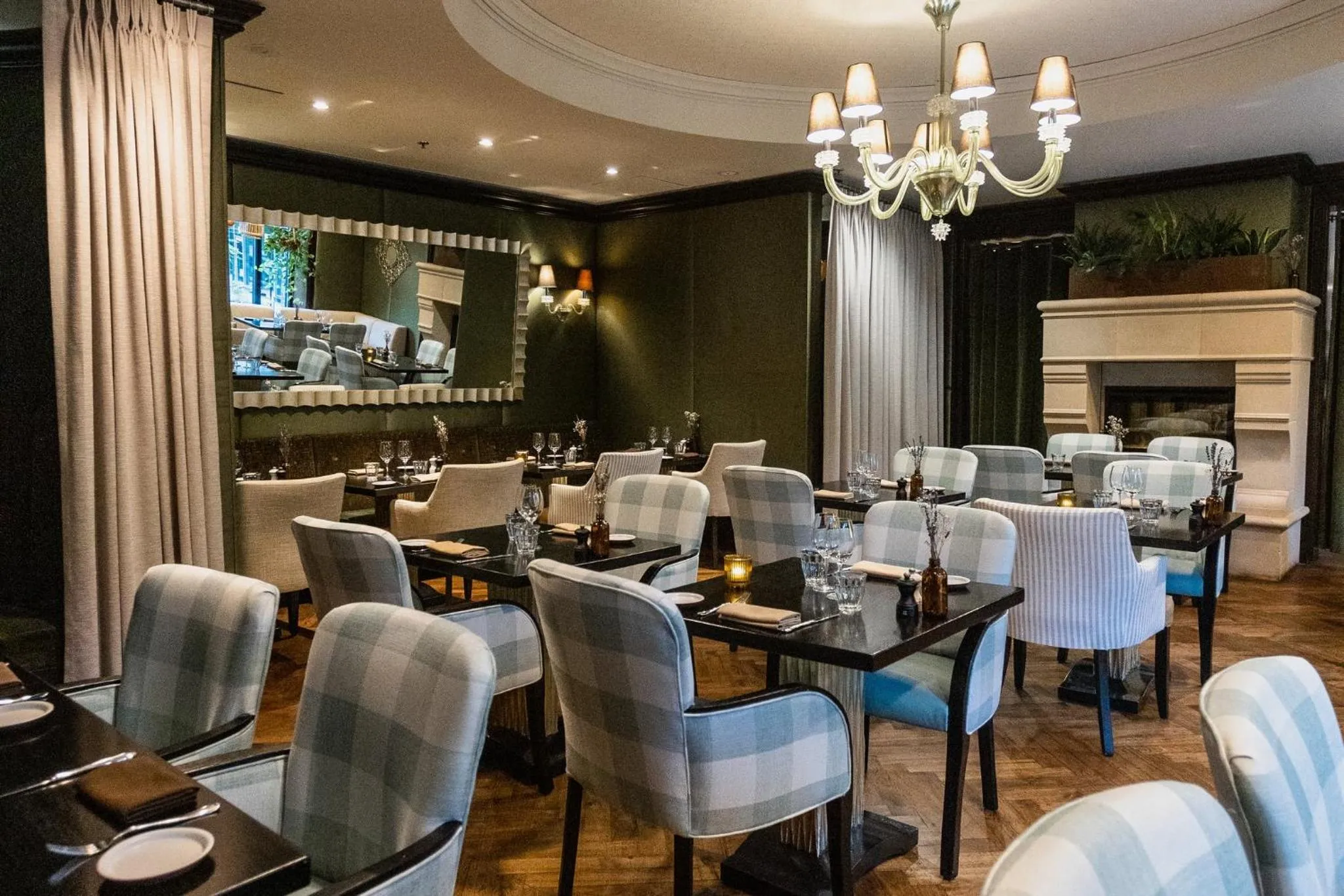 Restaurant/places to eat in InterContinental Montreal by IHG