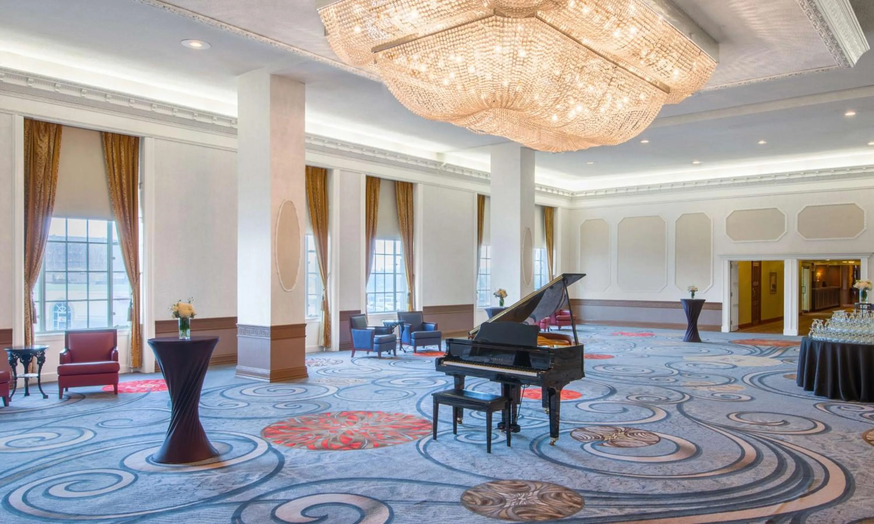 Meeting/conference room in Crowne Plaza Hotel-Niagara Falls/Falls View, an IHG Hotel