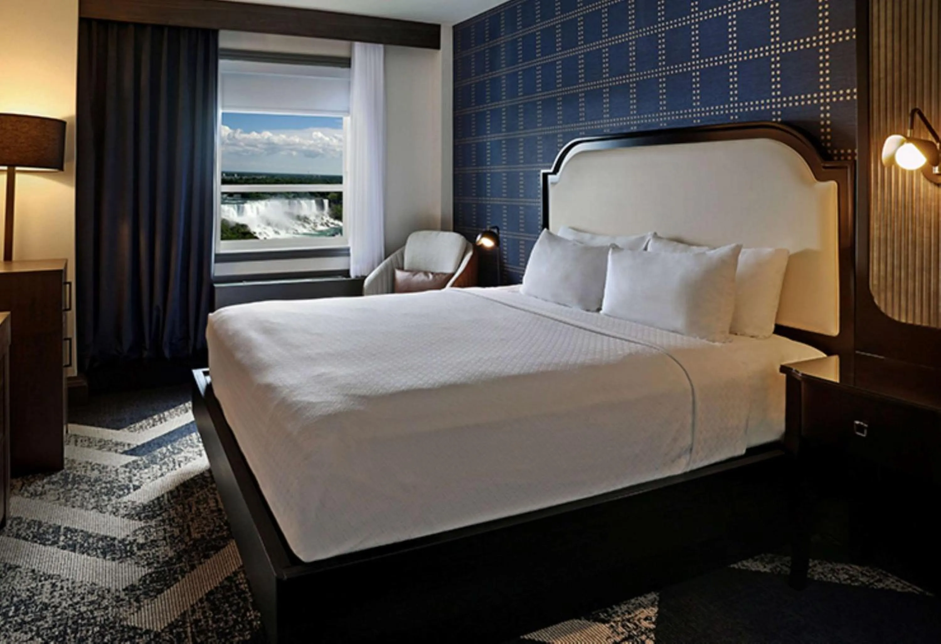 Bed in Crowne Plaza Hotel-Niagara Falls/Falls View, an IHG Hotel