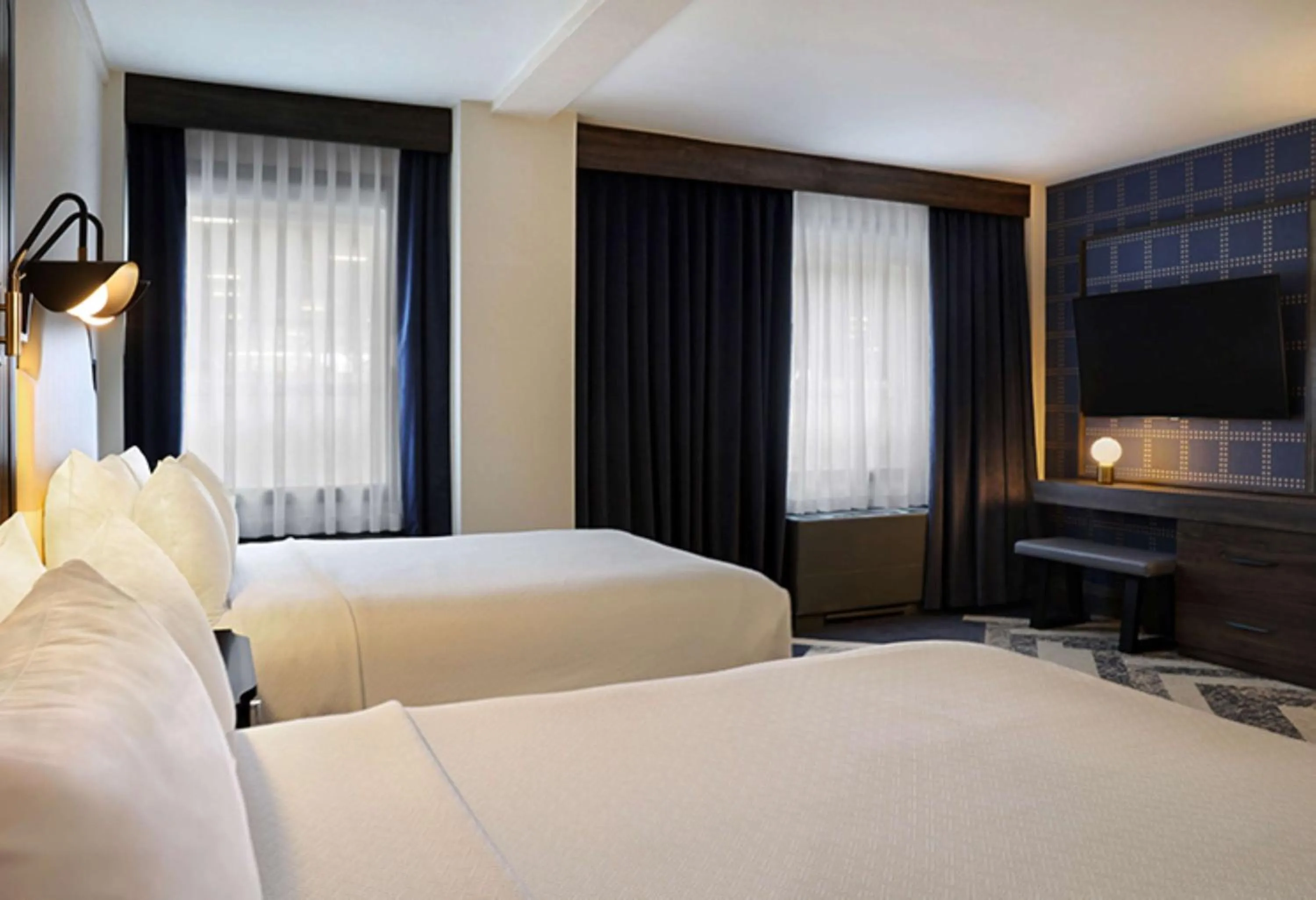 Bed in Crowne Plaza Hotel-Niagara Falls/Falls View, an IHG Hotel